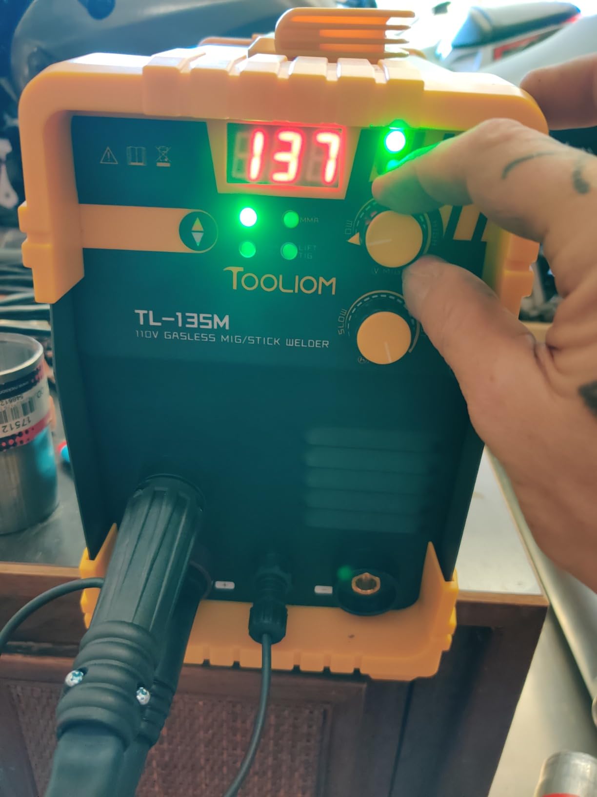 TOOLIOM 135A 110V Gasless Flux Core MIG Welder Kit with Wire and Gloves customer photo 1