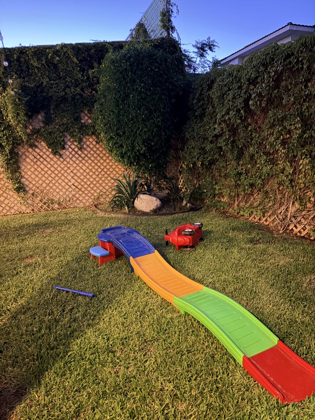 Step2 Up & Down Roller Coaster Kids Ride On Toy, Push Car, Indoor/Outdoor Playset, Made of Durable Plastic, Max Weight 50 lbs., for Toddlers 2-5 Years Old, Multicolor customer photo 1