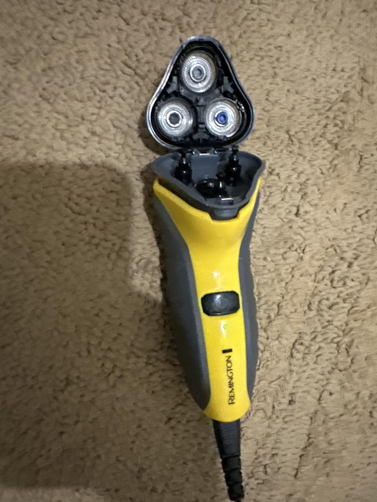 Remington Indestructible Rotary Shaver 5100, Electric Razor, Yellow customer photo 2