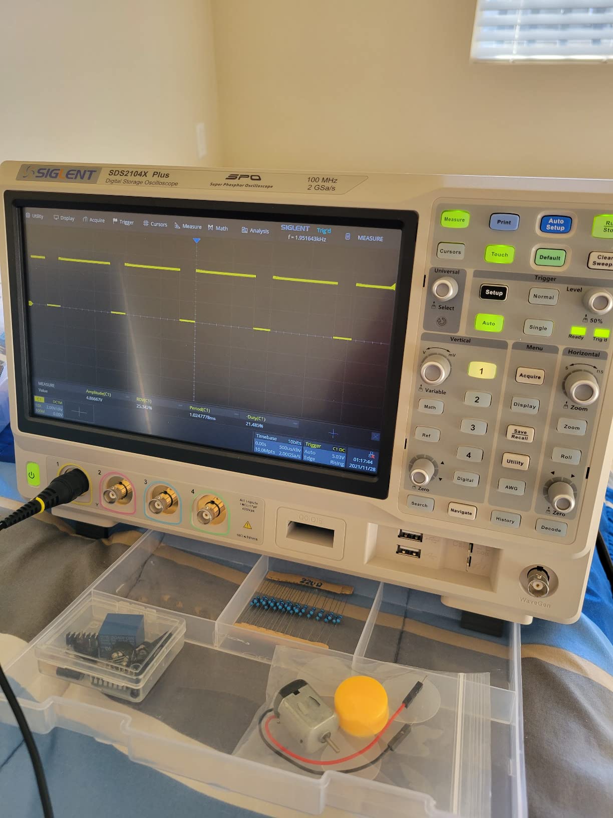 SIGLENT SDS2104X Plus 4 Channel Digital Super Phosphor Oscilloscope 100 MHz 2 GSa/s 200 Mpts 10.1