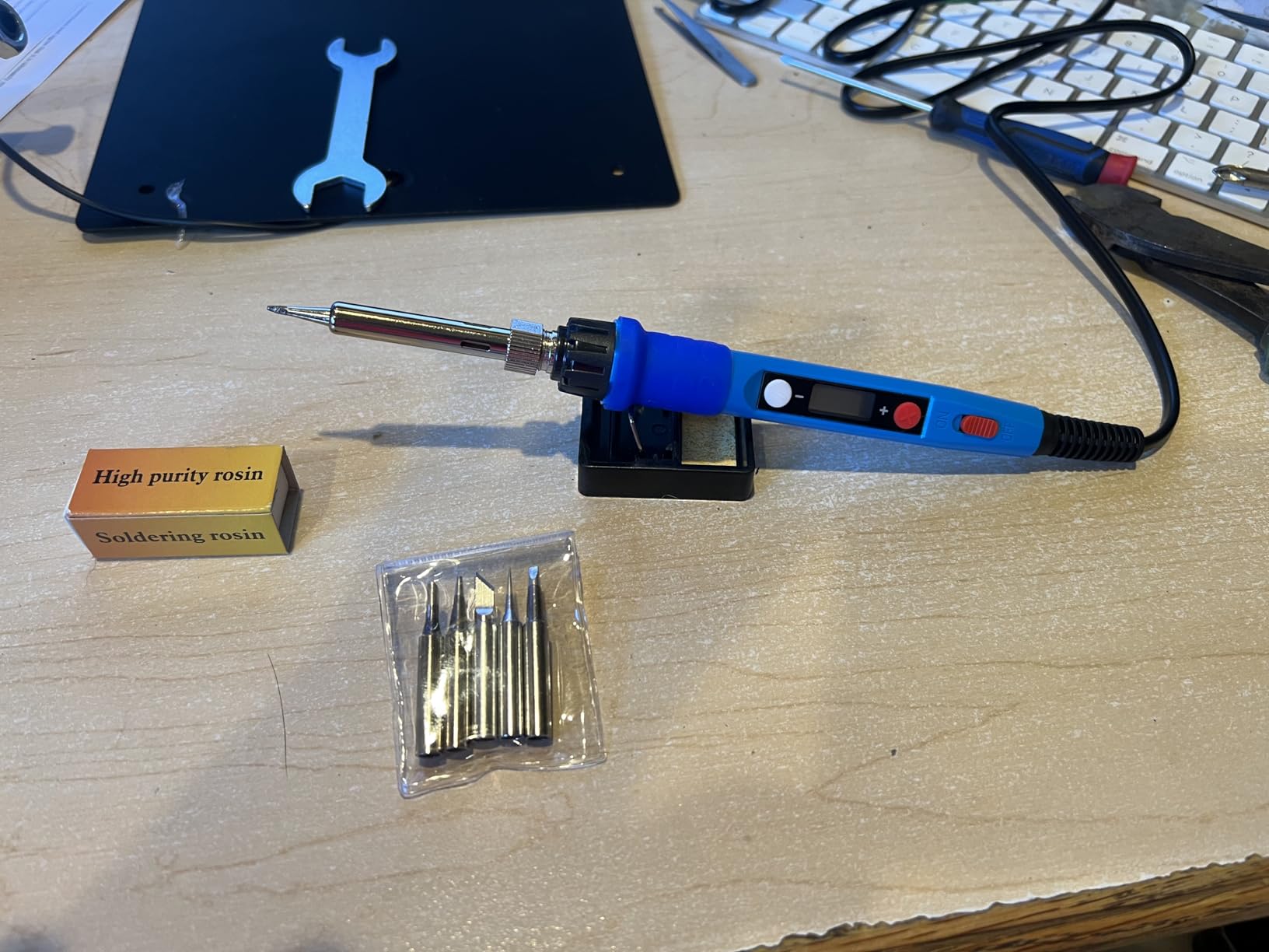 Soldering Iron Kit, 80W 110V LCD Digital Solder Iron Pen with Ceramic Heater, Portable Welding Tools with 5pcs Tips, Stand, Solders Wire, Sponge, Paste, for Metal,Electric Repairs, DIY customer photo 1