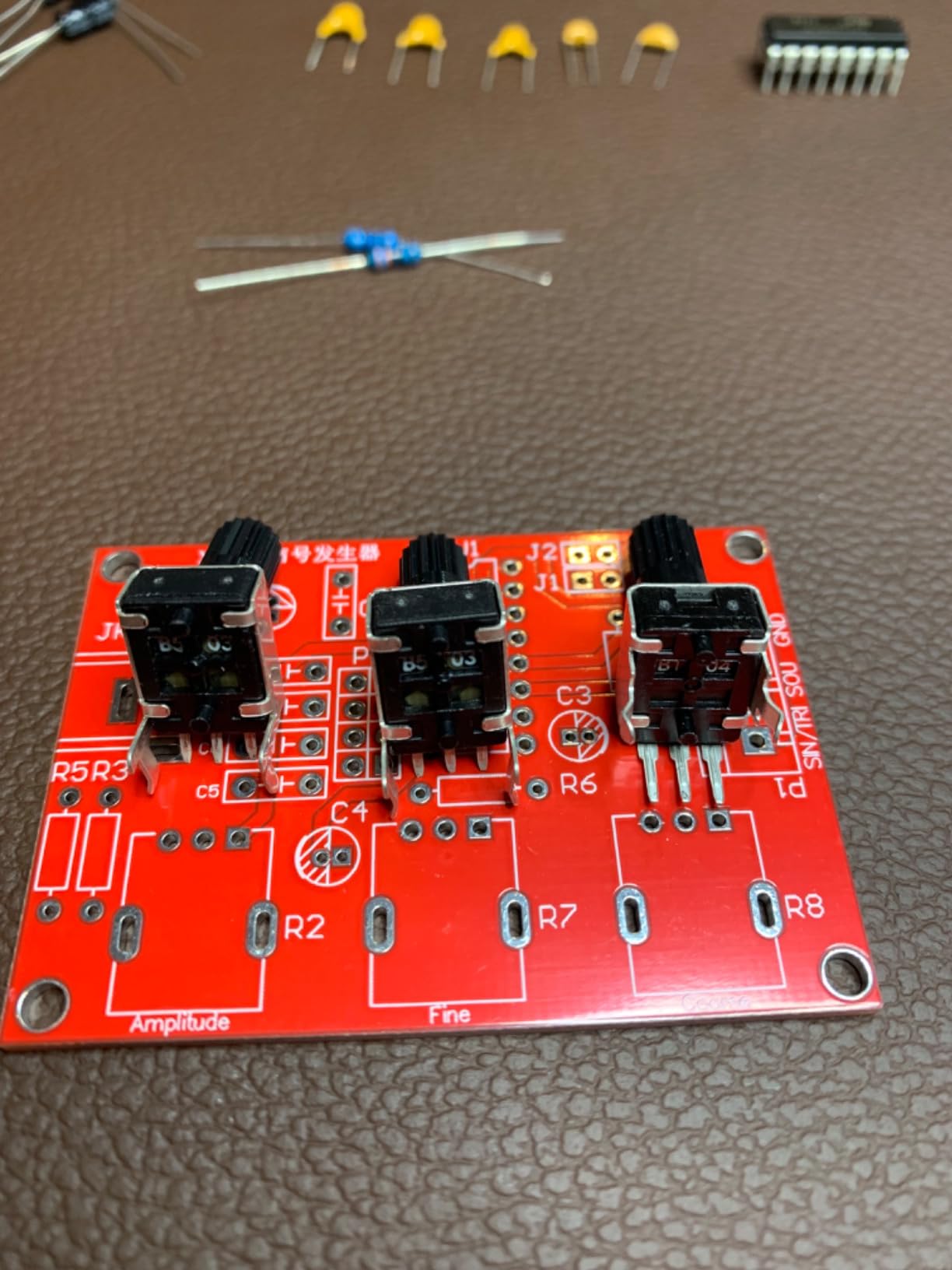 Weewooday Xr2206 Function Signal Generator Frequency Module Kit, 1 Piece | Sine Triangle Square Output Adjustable 1hz-1mhz, 9-12v Direct Current Input customer photo 2