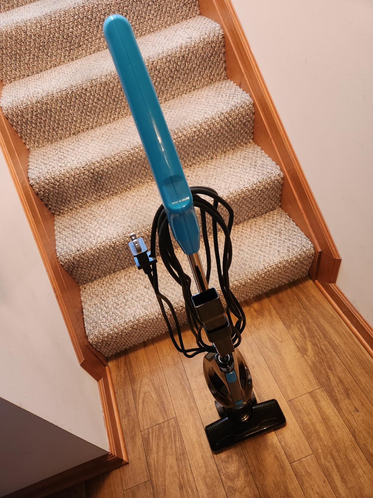 Eureka Blaze Stick Vacuum Cleaner, 3-in-1 Small Vacuum for Home, Aqua Blue customer photo 1