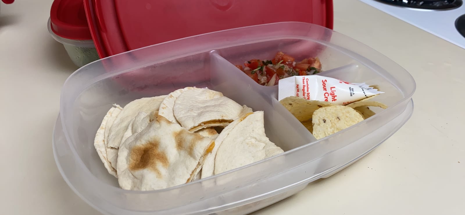 Rubbermaid EasyFindLids Meal Prep Containers 5.1 Cup Red customer photo 2