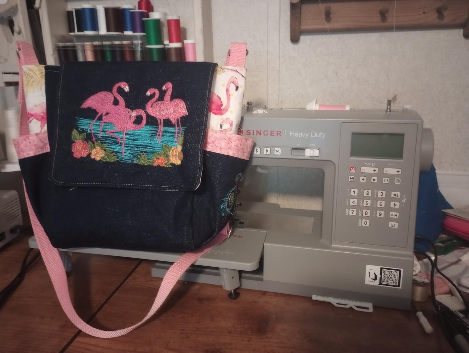SINGER 6800C Heavy Duty Computerized Sewing Machine with Accessory Kit, 586 Stitch Applications, LCD Screen, Lettering Font, Mirror Imaging, Strong Motor, Metal Frame customer photo 2