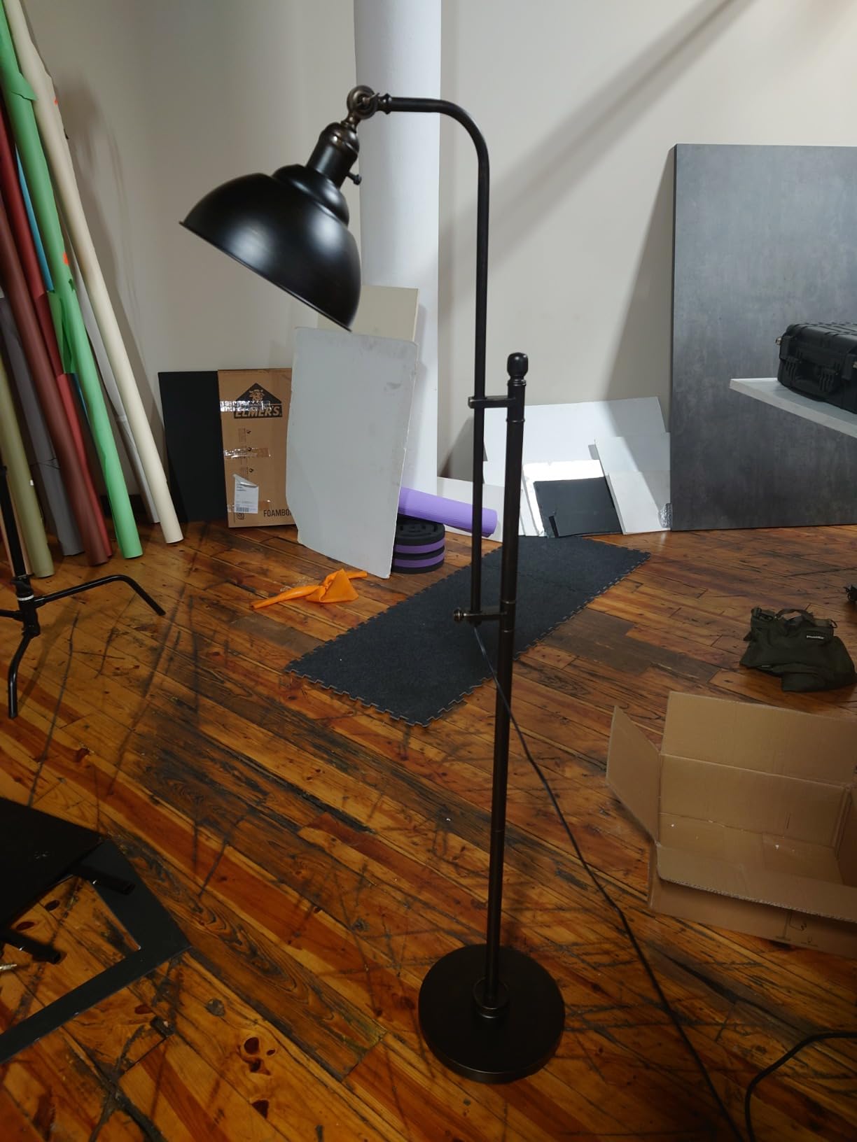 Coucrek Industrial Floor Lamp, Farmhouse Reading Lamp with 3CCT Bulb customer photo 1