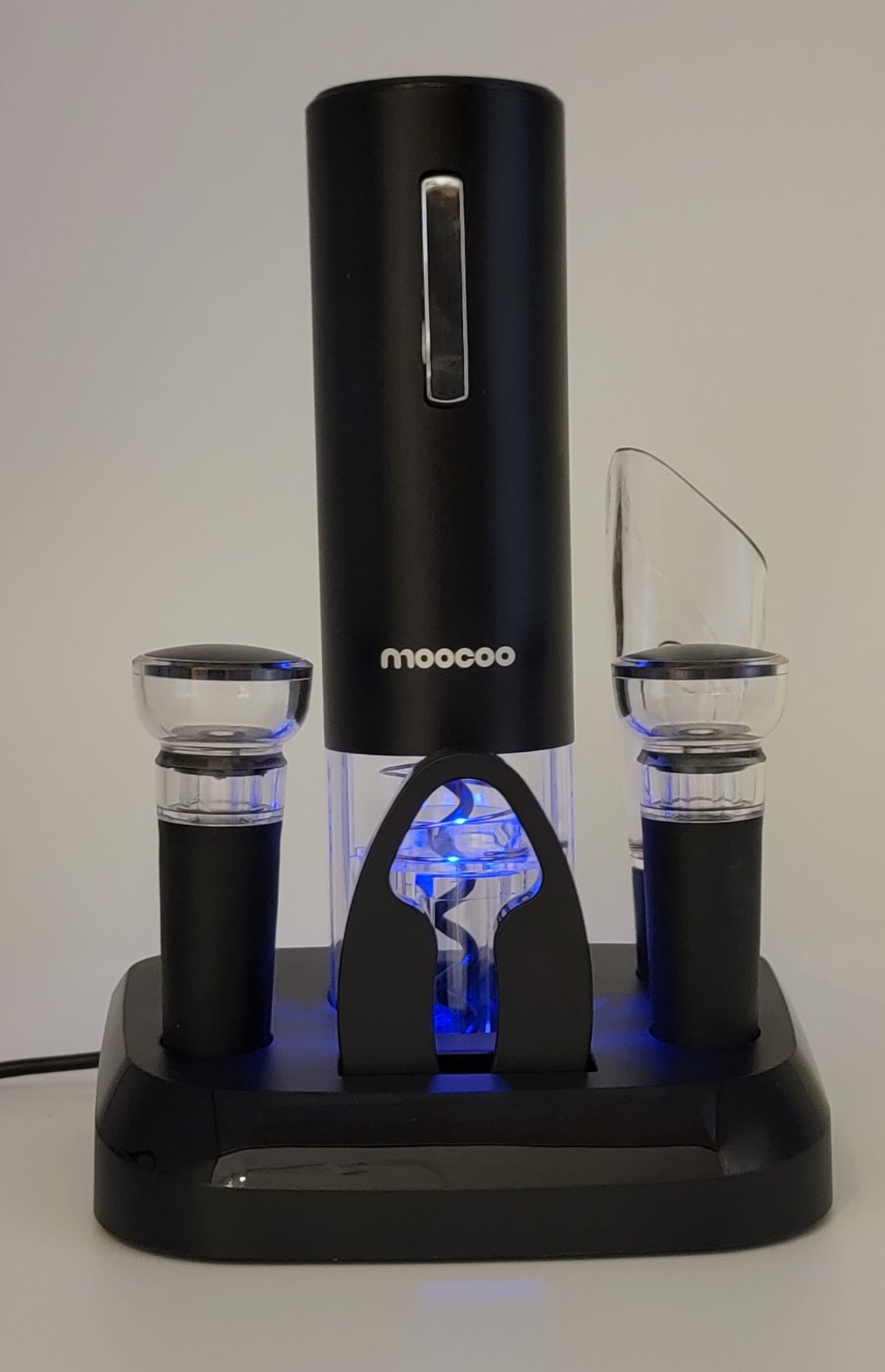 Moocoo Electric Wine Opener with Charging Base, Cordless Electric Wine Bottle Opener with 2-in-1 Aerator &Pourer, Foil Cutter, 2 Vacuum Preservation Stoppers, Display Charging Station for Easy Storage customer photo 2