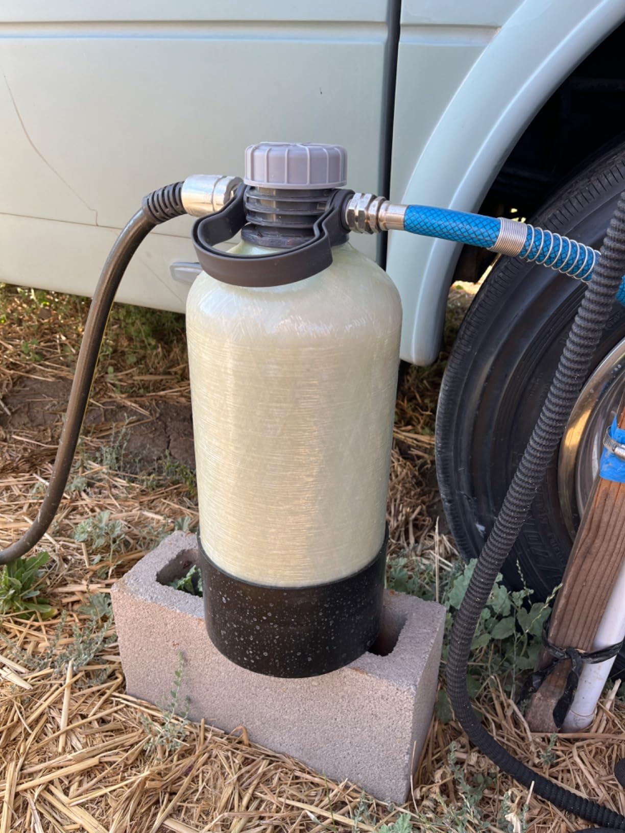 Camco TastePURE Portable Compact 4 GPM Hard Water Softener Kit with Carry Handle, 4' Hose, and 50 Test Strips for Boats and RVs customer photo 2