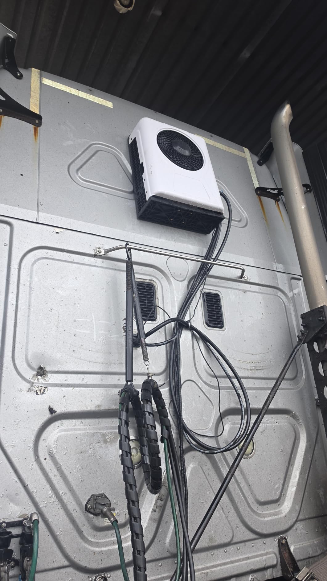 Treeligo Universal 12V DC Air Conditioner 12 Volt Mini Split AC Unit 12000 BTU 960W Fast Cooling System with Remote Control for Semi Truck RV Camper Van UTV Off-Road Vehicles customer photo 2