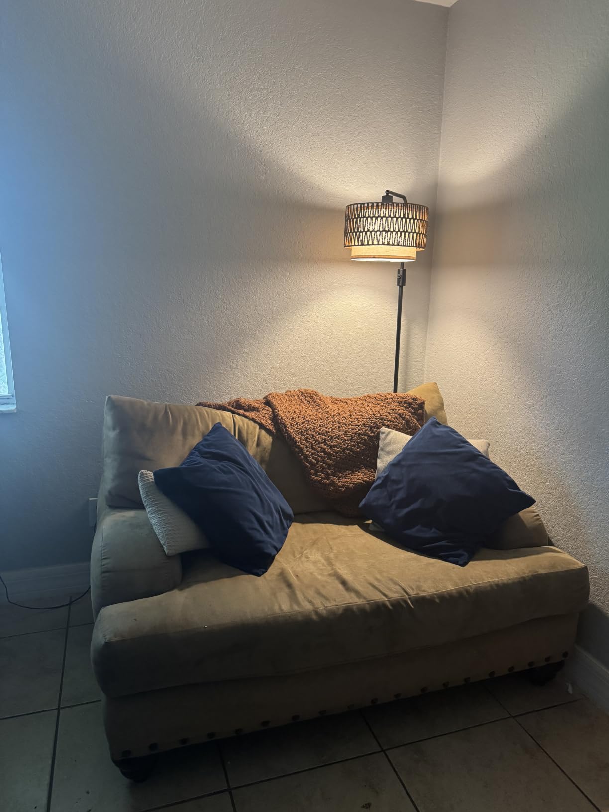 Nintiue 【Upgraded】 Dimmable Floor Lamp, 1000 Lumens LED Bulb Included, Arc Floor Lamps for Living Room Modern Standing Lamp with Linen Shade, Tall Lamp for Bedroom Office Reading Dining Room- Black customer photo 2