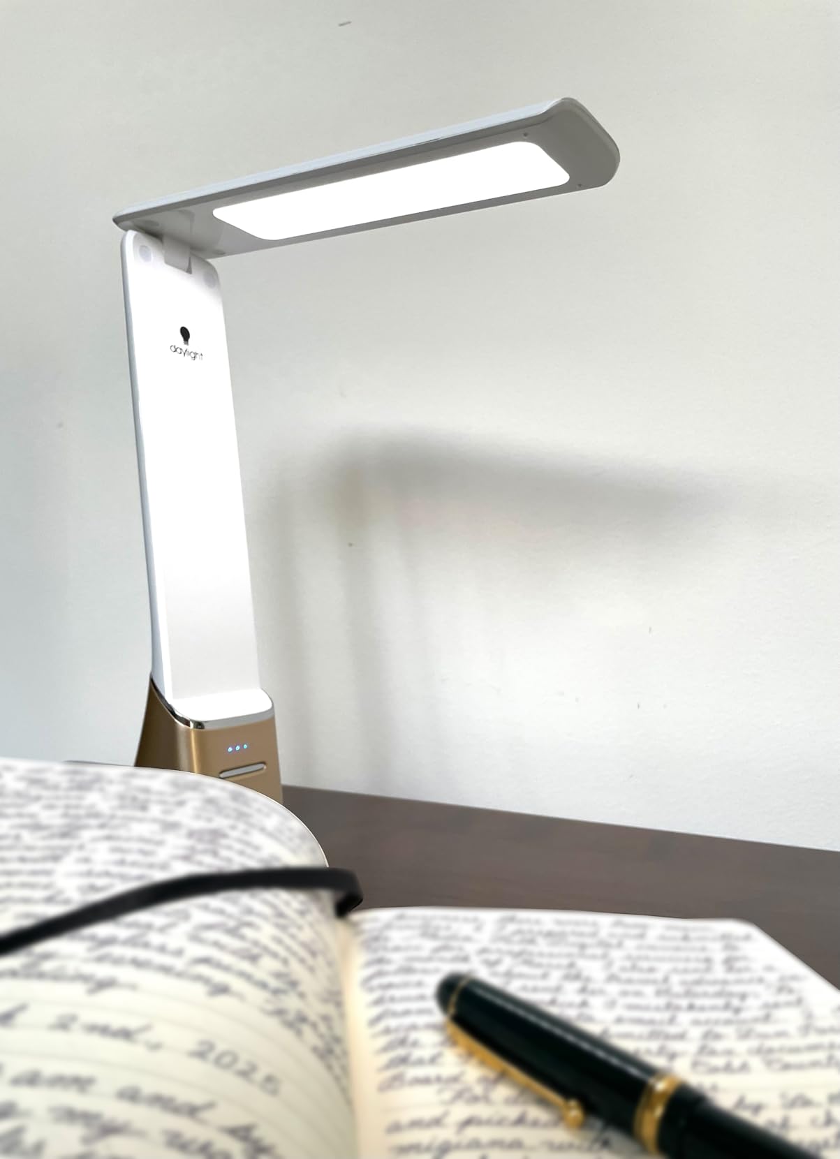 Daylight Company Smart Go Portable Lamp, Ideal for Reading, Light Therapy, Everyday Tasks, Crafts, Desk Work, DIY, Led, Chargeable lamp, 95+ CRI, 1 Count (Pack of 1), White customer photo 1