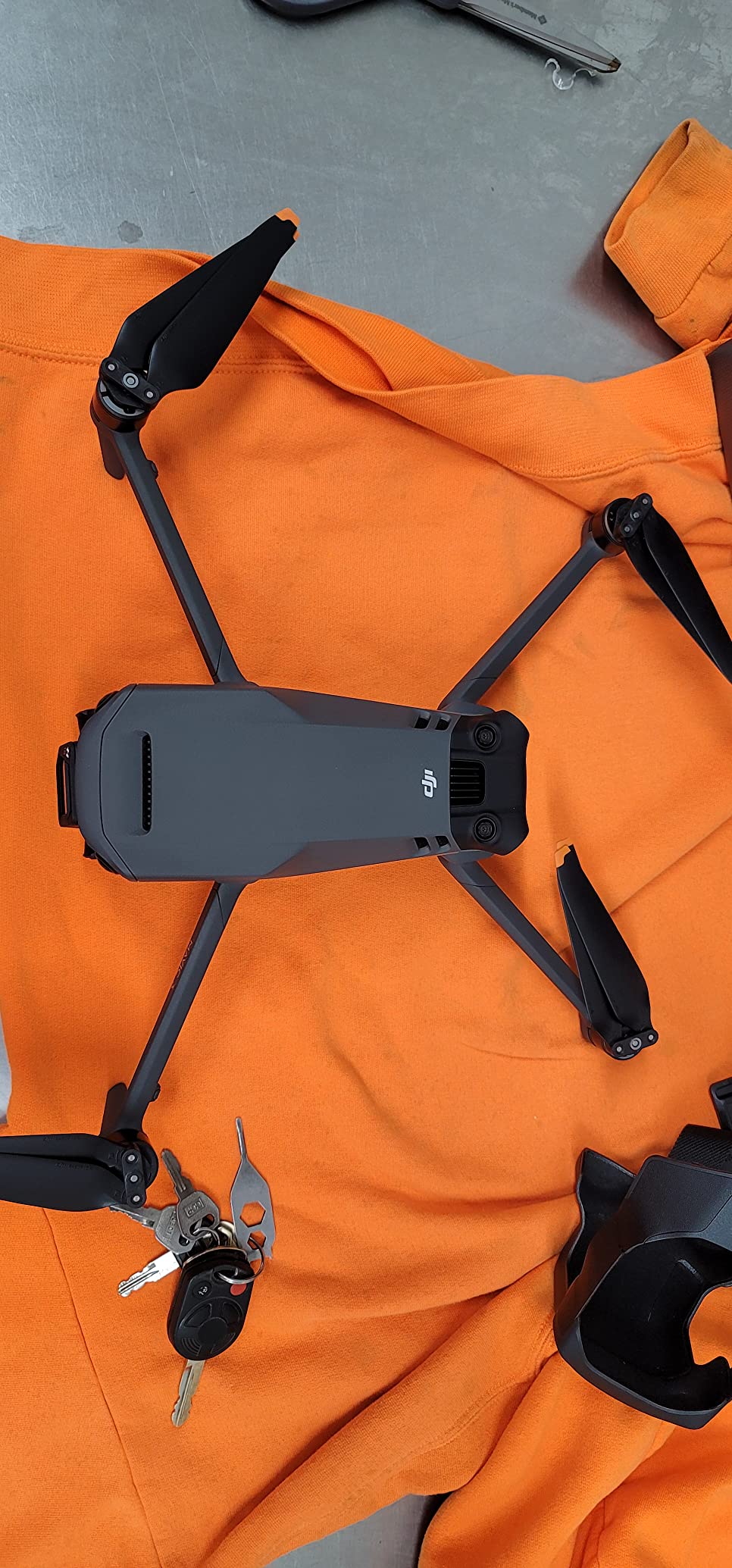 DJI Mavic 3 Fly More Combo, Drone with 4/3 CMOS Hasselblad Camera, 5.1K Video, Omnidirectional Obstacle Sensing, 46 Mins Flight, Advanced Auto Return, 2 Extra Batteries, FAA Remote ID Compliant, Gray customer photo 2