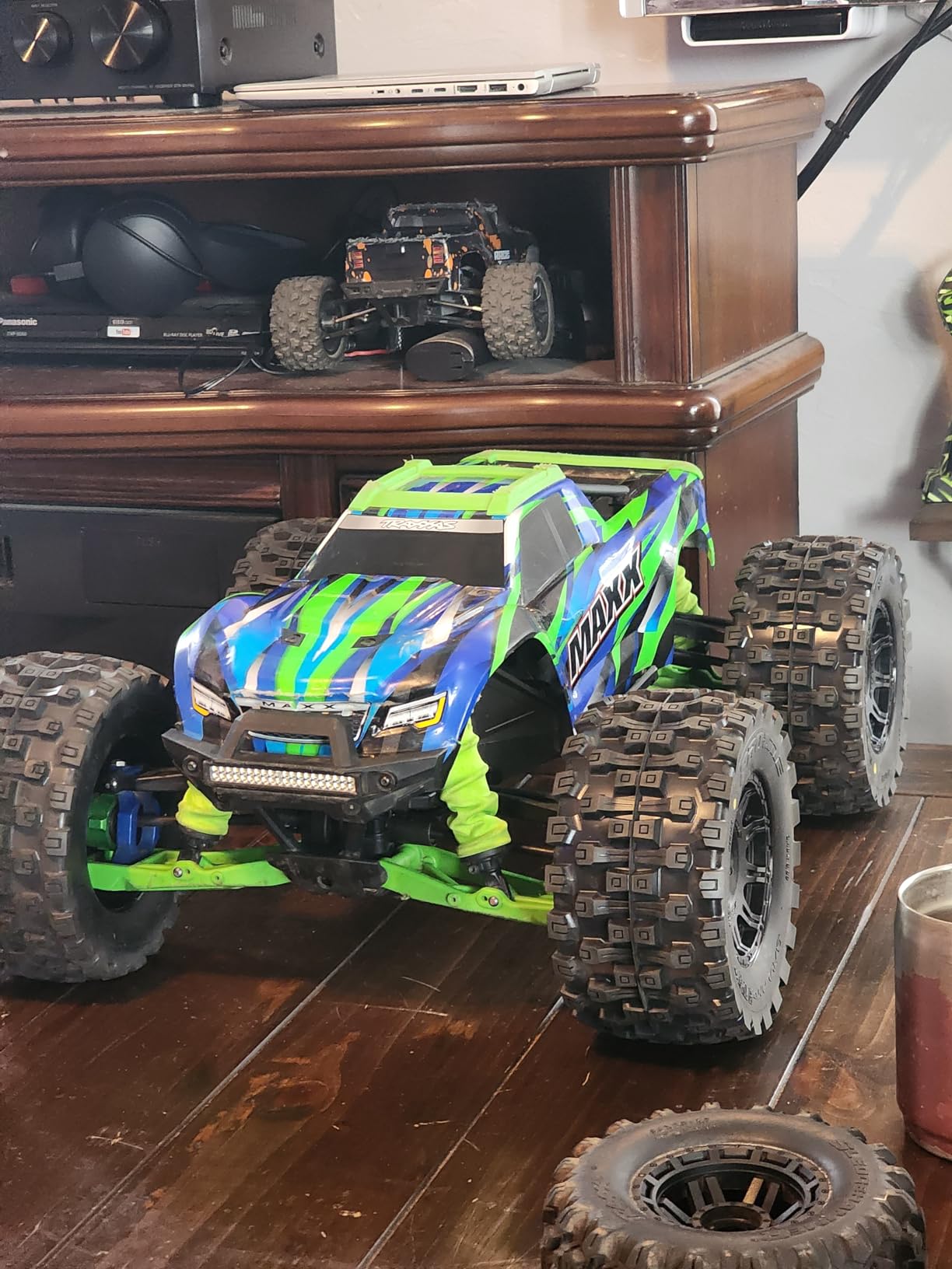 Traxxas Maxx Extreme 4s Brushless 4X4 Monster Truck (Red) customer photo 2