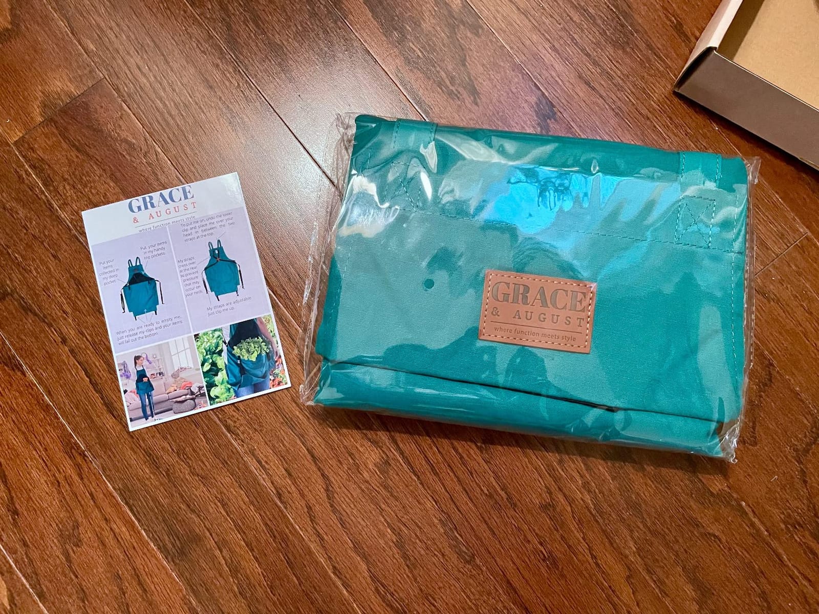 Grace and August Gardening Apron with Pockets for Women & Men - Garden Apron 7 Pockets & Internal Drawstring Bag - Great Gift customer photo 2