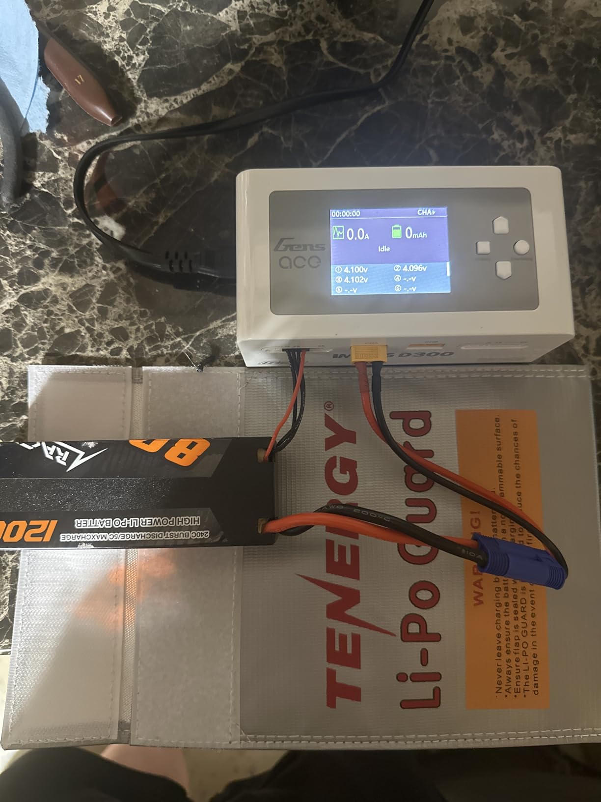 Gens Ace Lipo Battery Charger IMARS D300 G-Tech Series Smart Dual Lipo Charger 16A AC 300W DC 700W Lipo Charge(White) customer photo 1