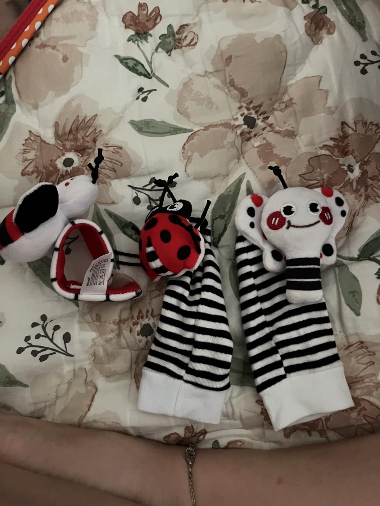 Infinno Wrist Rattles and Foot Finder Socks Set, Baby Toys for 0-12 Months customer photo 1