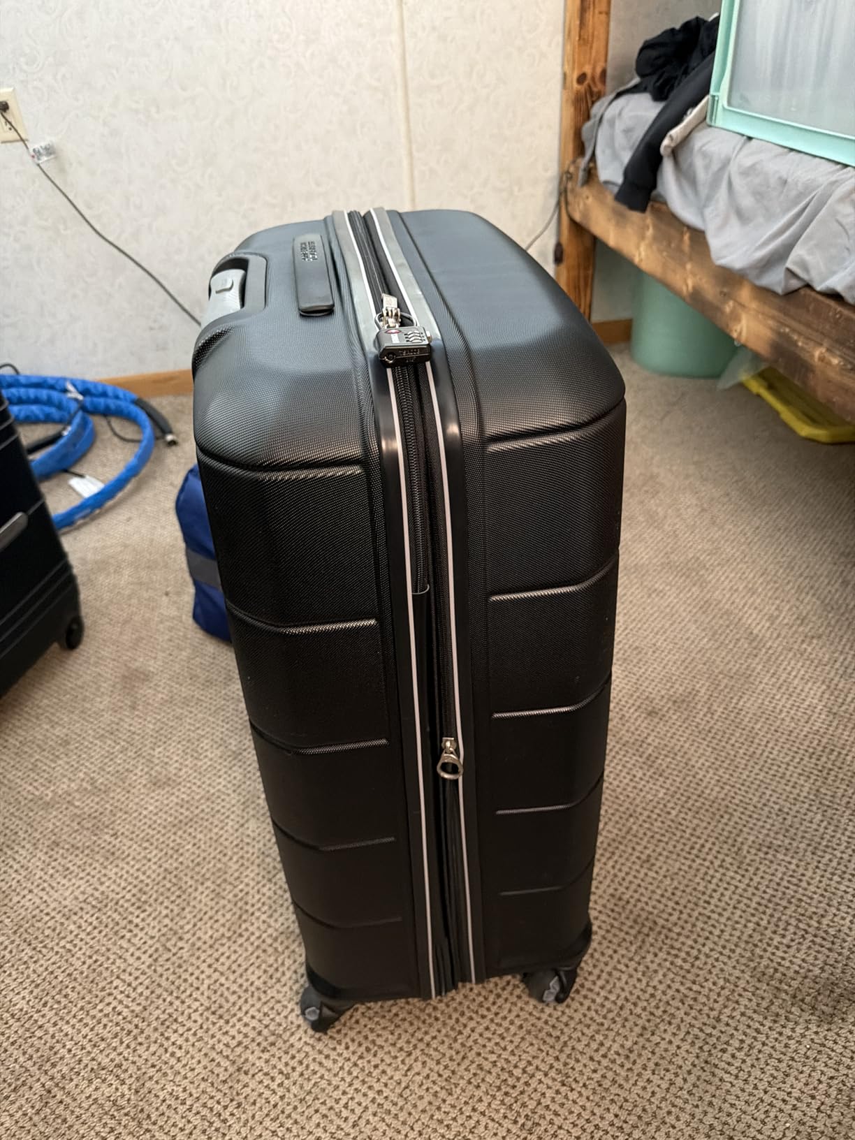 American Tourister Stratum 2.0 Expandable Hardside Luggage with Spinner Wheels, 28