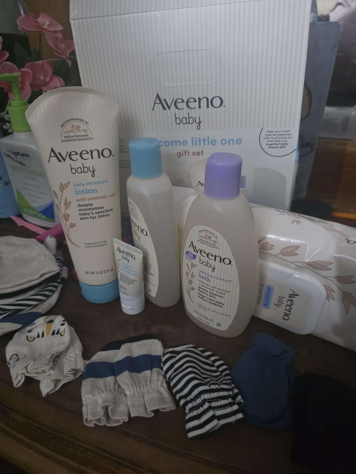 Aveeno Baby Welcome Little One Gift Set, Baby Essentials Set, 5 Items customer photo 2