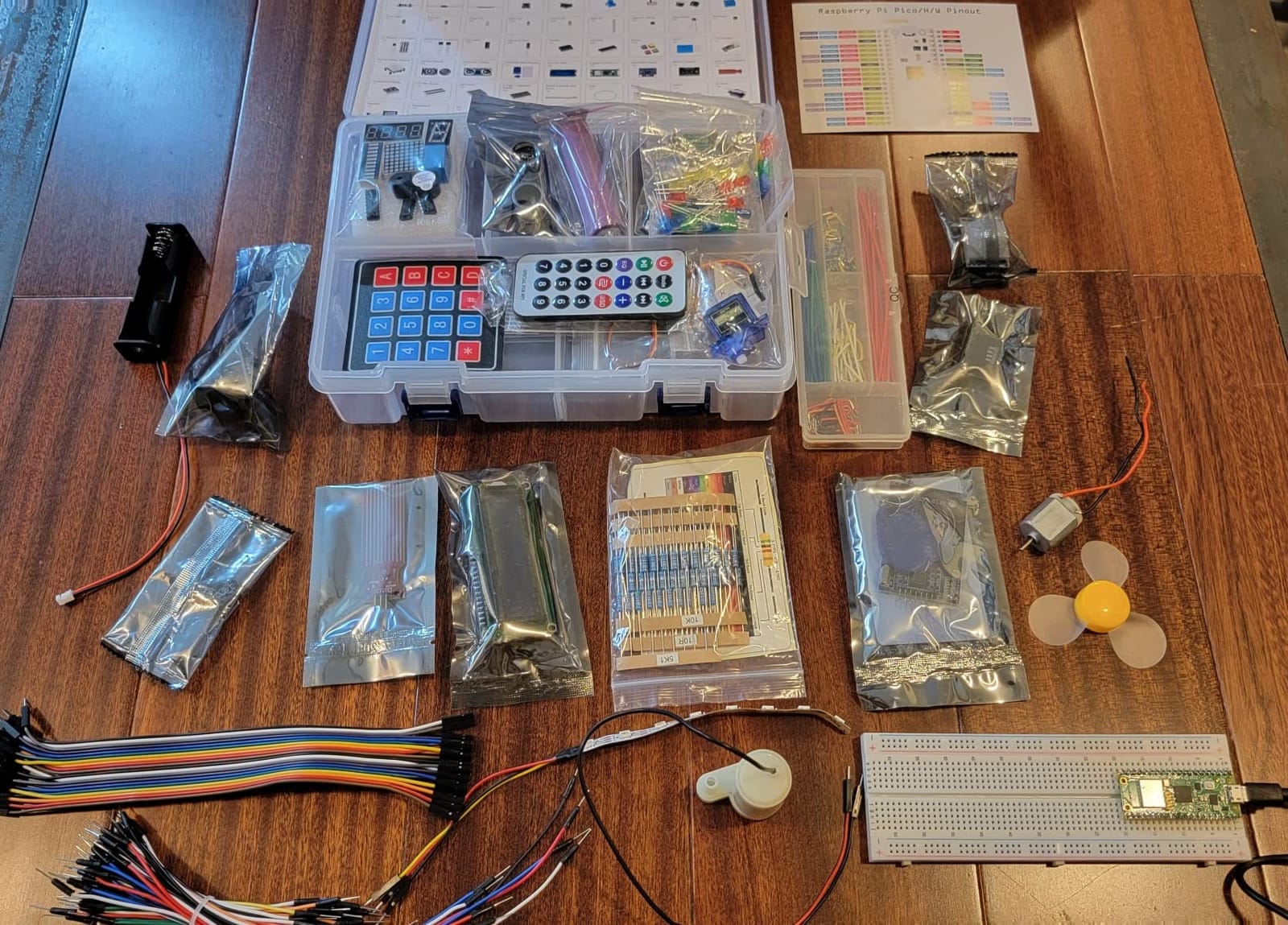 SunFounder Raspberry Pi Pico W Ultimate Starter Kit with Online Tutorials, RoHS Compliant, 450+ Items, 117 Projects, MicroPython, C/C++ (Compatible with Arduino IDE) customer photo 2