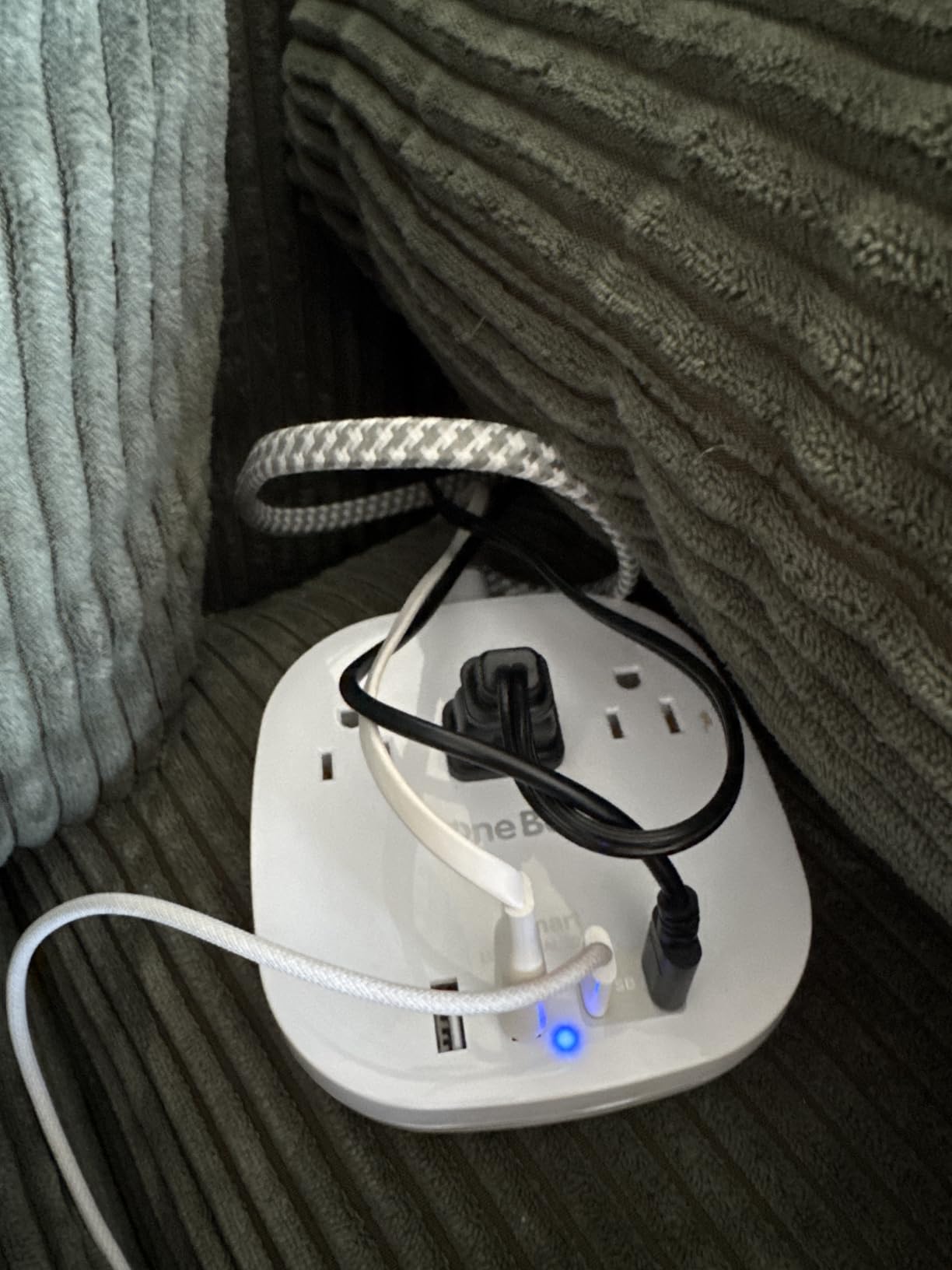 Travel Essentials, 22.5W/4.5A Flat Plug Power Strip, 6 Ft Extension Cord customer photo 1