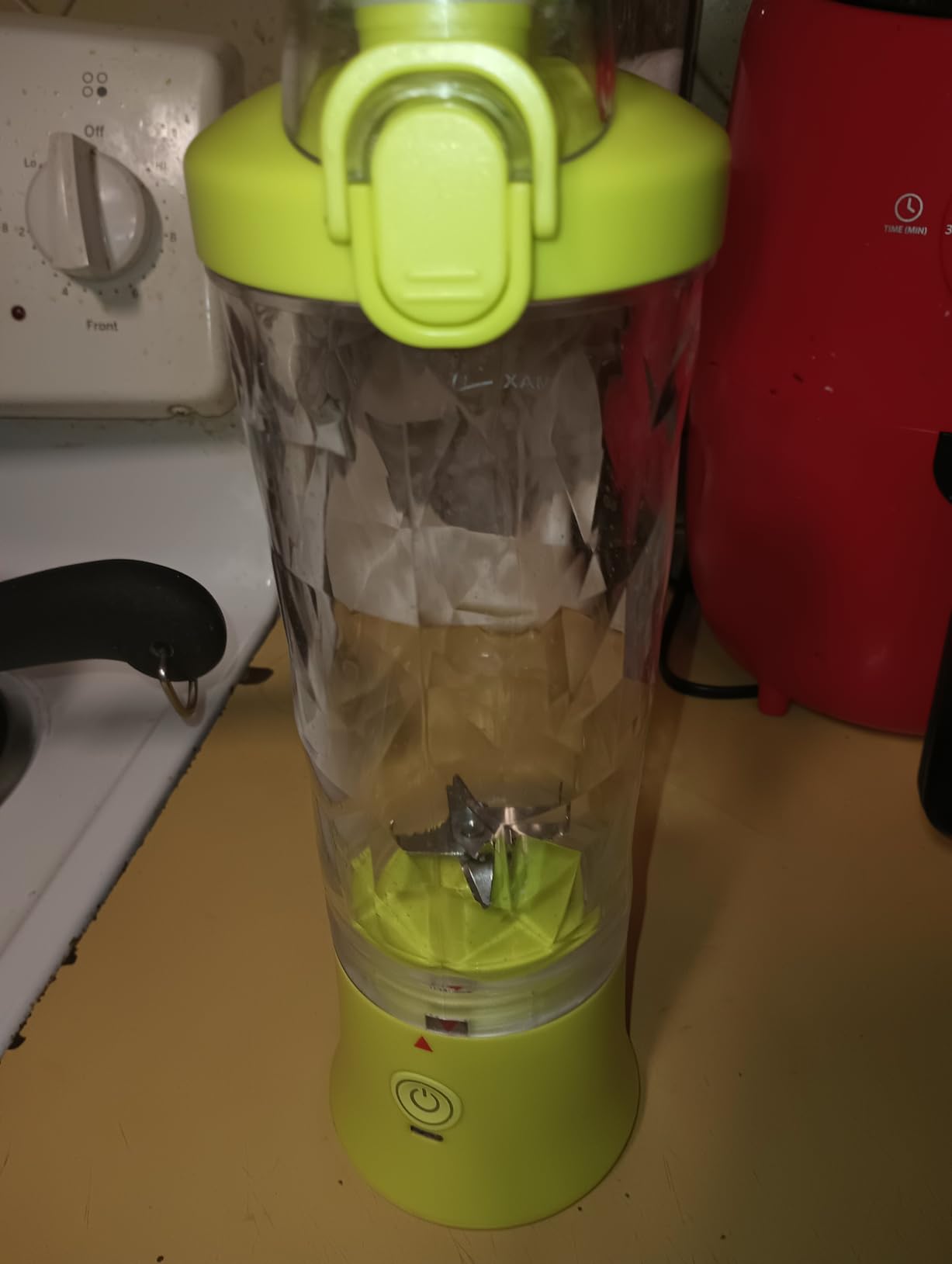 Portable Blender, Shakes and Smoothies Waterproof 20 oz BPA Free Blender Cup and a Travel Lid. (Black, 20 oz) customer photo 1