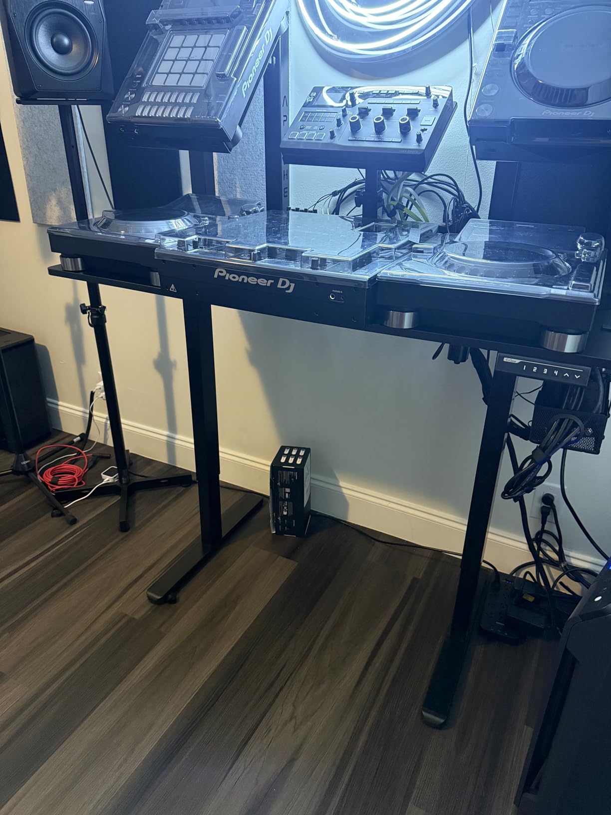 Under Desk Cable Management Tray White, Cinati Wire Organizers No Drill, Cable Tray with Clamp for Wire Management, Cord Organization Box for Office, Home - No Damage to Desk customer photo 1
