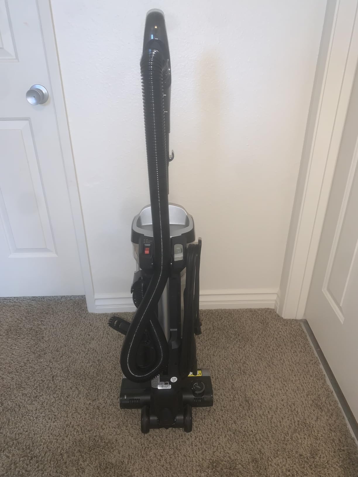 Shark ZU102 Rotator Pet Upright Vacuum with PowerFins HairPro & Odor Neutralizer Technology, Charcoal, 2.9 L Dust Cup | PowerFins HairPro, Odor Neutralizer, HEPA Seal, 3XL Dust Cup, 12-Ft Reach, Swivel Steering, Crevice and Pet Tool customer photo 1