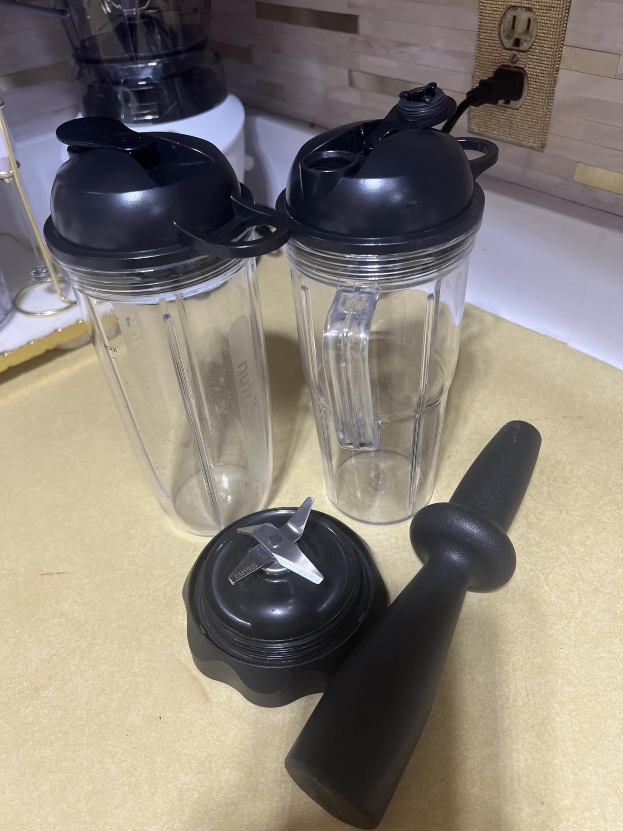 Nutribullet Full-Size Blender Combo, Single-Serve & Large Capacity, 1200W, 64oz Pitcher, 32oz Cup, Extractor Blade, 3-Speed, Pulse, Smoothies, Soups, Sauces, Easy Cleaning, Dark Gray, NBF50500 customer photo 1