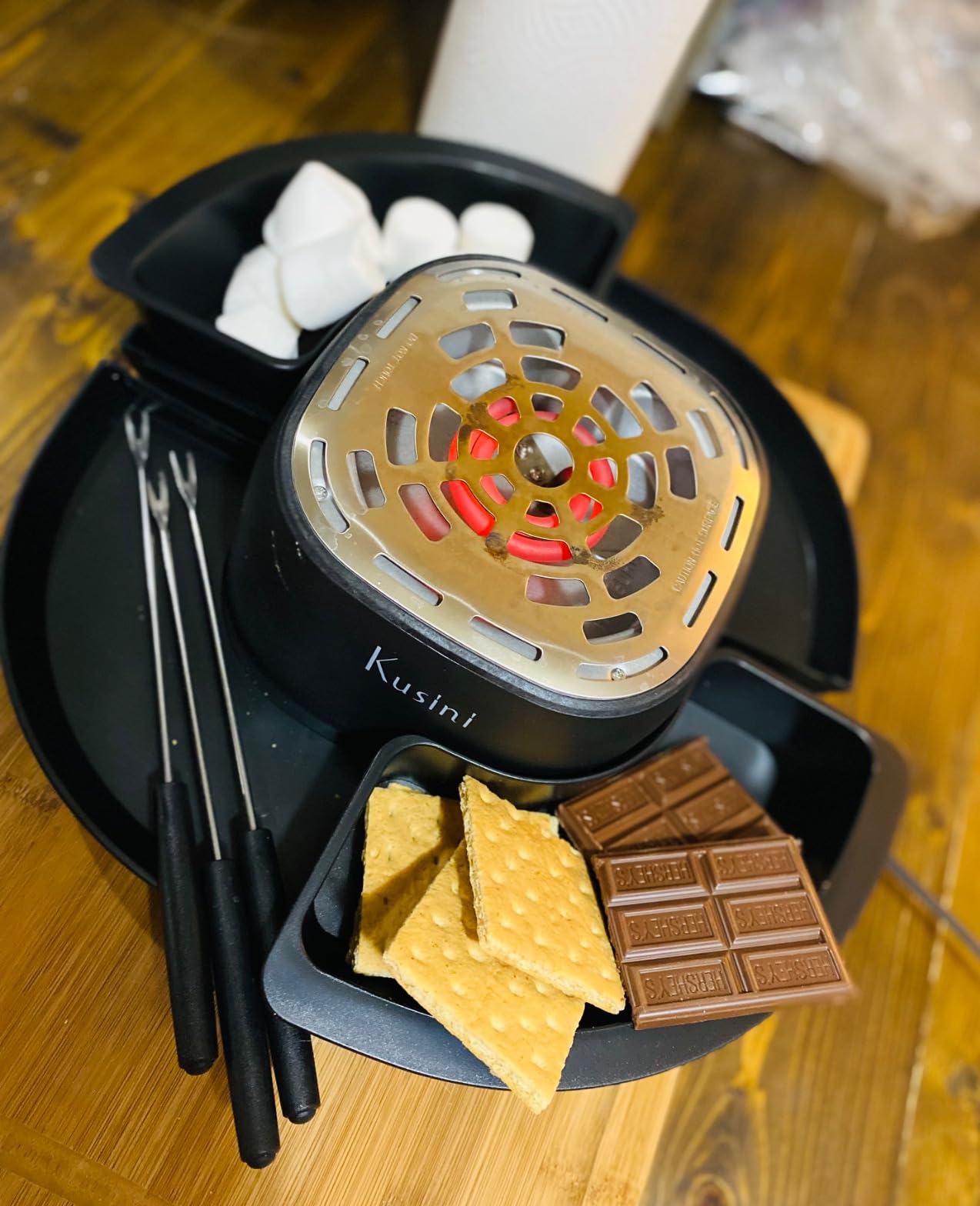 Kusini Smores Maker Tabletop Indoor - Flameless Electric Marshmallow Roaster – 4 Detachable Trays & 4 Roasting Forks – Gift Set & Date Night Idea. Movie Night Supplies & Housewarming Gift customer photo 1