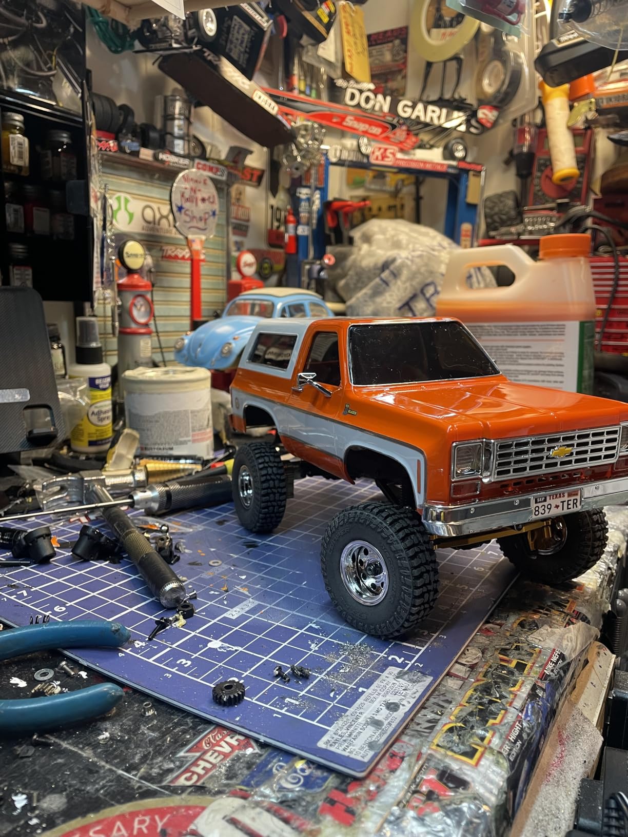 BEEZRC FMS 1/24 FCX24S Chevy K5 Blazer S RC Crawler, Officially Licensed RC Rock Crawler, RC Pickup Truck SUV, 4WD 2.4GHz Hobby RC Model, 8km/h Mini Car,Off-Road Remote Control Car for Adults(Black) customer photo 2