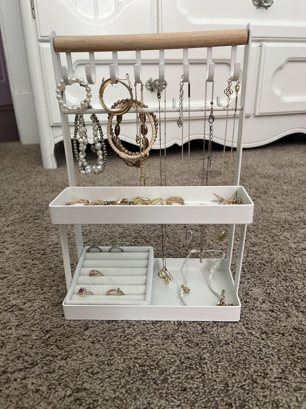 Lolalet 4-Tier Jewelry Organizer Stand with 12 Hooks, Necklace Bracelet Ring & Sunglasses Holder, Cute Metal Jewelry Storage Rack for Vanity, Dresser or Entryway, No Assembly -White customer photo 2