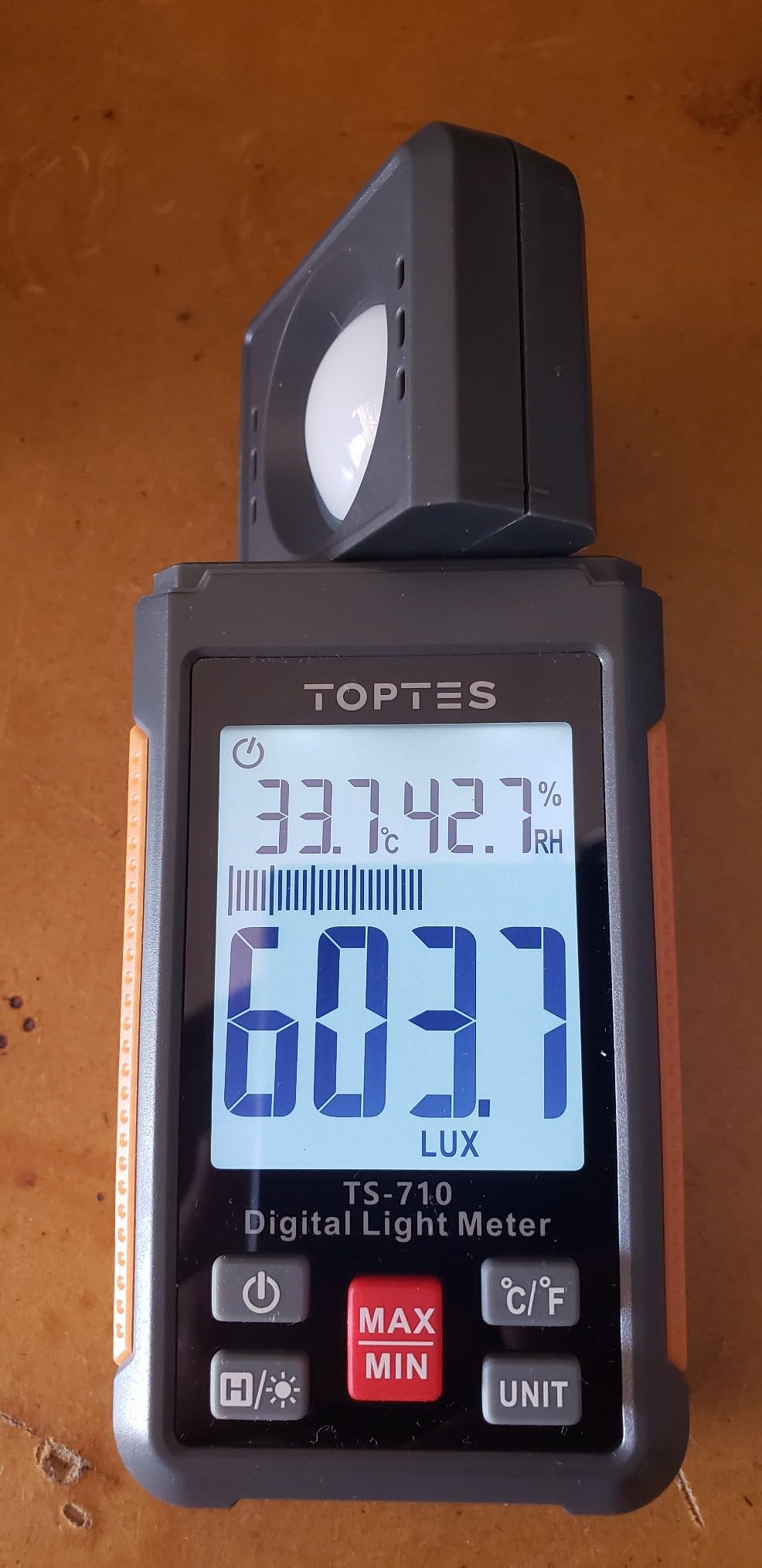 TopTes TS-710 Light Meter, Lux/Foot Candles Meter with 180º Rotating Sensor, 0.1~200,000 Lux Range, Large Backlit Display, Light Meter for Plants, Car Headlights, Home & Office LEDs (Includes Battery) customer photo 1