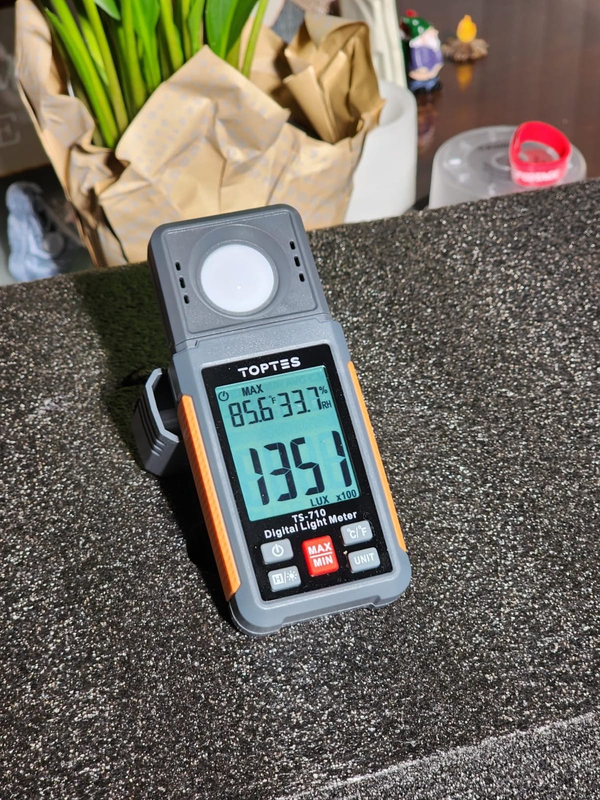 TopTes TS-710 Light Meter, Lux/Foot Candles Meter with 180º Rotating Sensor, 0.1~200,000 Lux Range, Large Backlit Display, Light Meter for Plants, Car Headlights, Home & Office LEDs (Includes Battery) customer photo 2