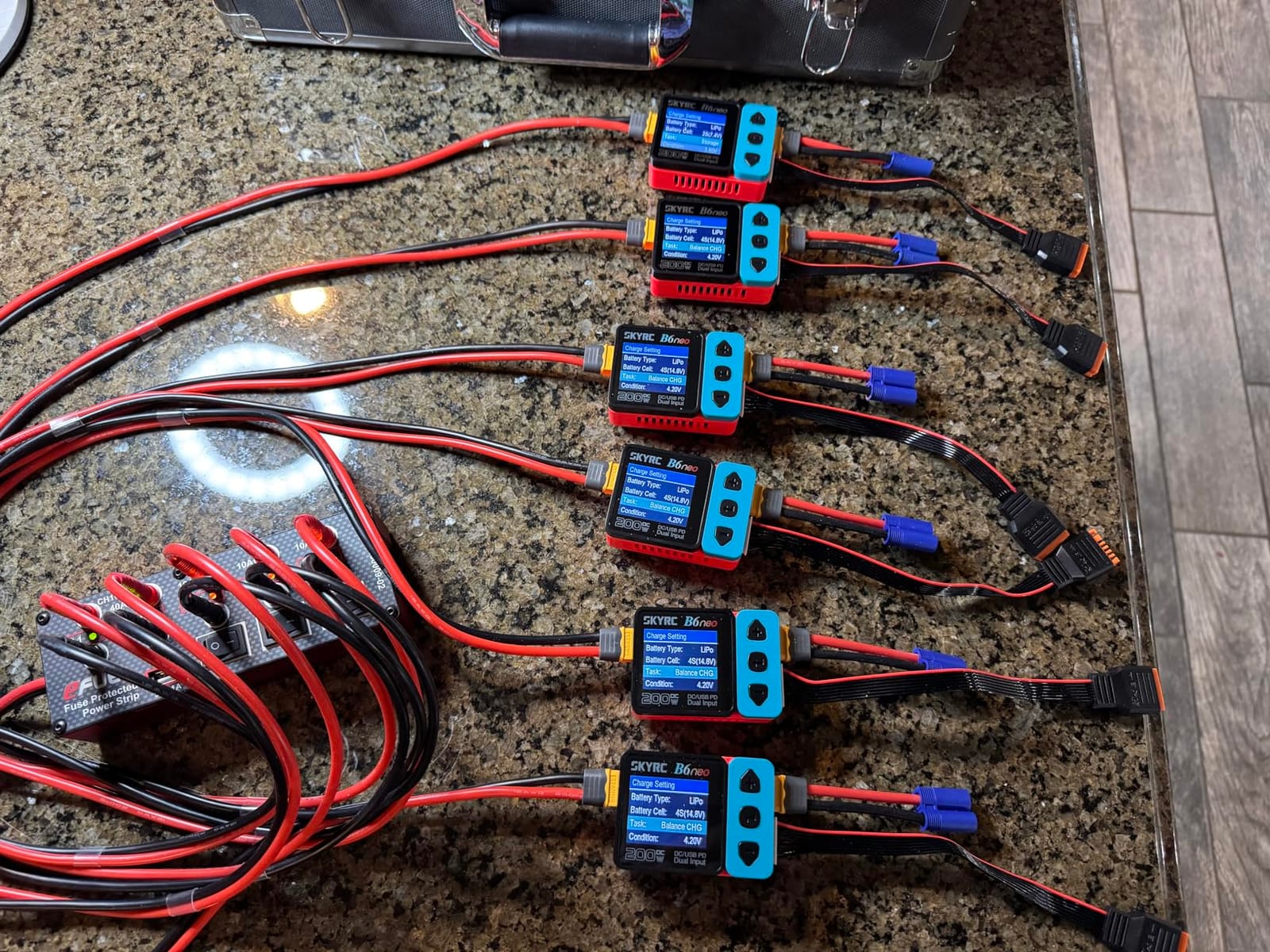 SKYRC B6Neo: Balance Lipo Battery Charger for 1S-6S Lipo/Li-Ion/LiHV, 1-15S NiMH/NiCd - DC 200W, PD 80W, Smart Battery Charger, Discharger and Storage (Blue-Red) customer photo 1