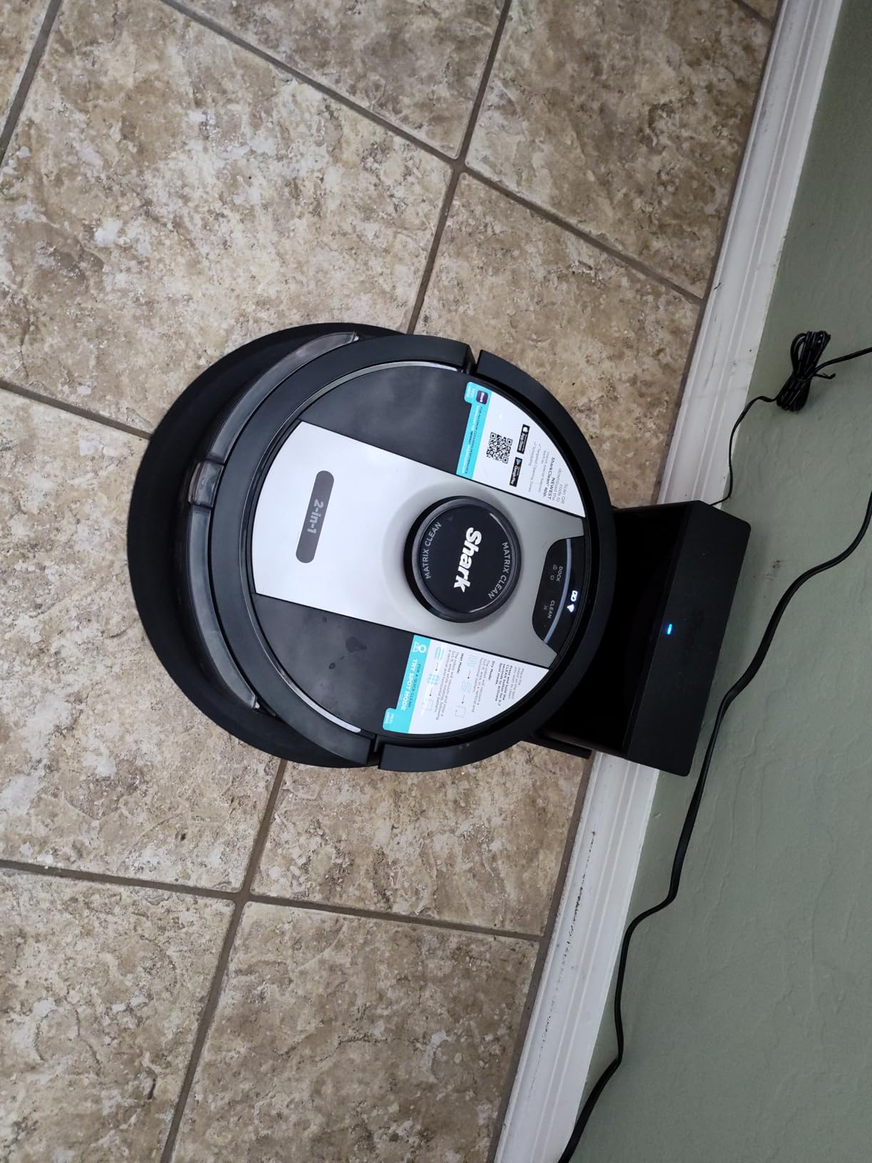 Shark RV2400WD IQ 2-in-1 Robot Vacuum & Mop with Matrix Clean & Sonic Mopping, Perfect for Pet Hair, Carpets, Hard Floors, Compatible with Alexa, Black/Silver, No Self-Empty Base (Renewed) customer photo 2