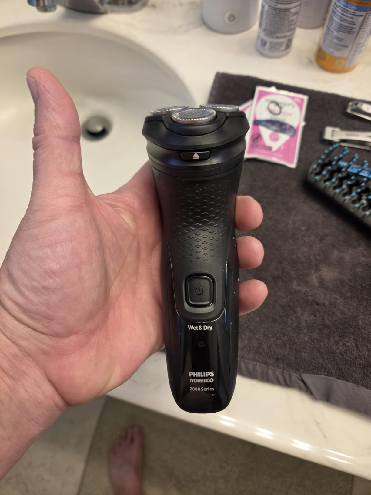 Philips Norelco 2400 Series Electric Shaver, Deep Black customer photo 1