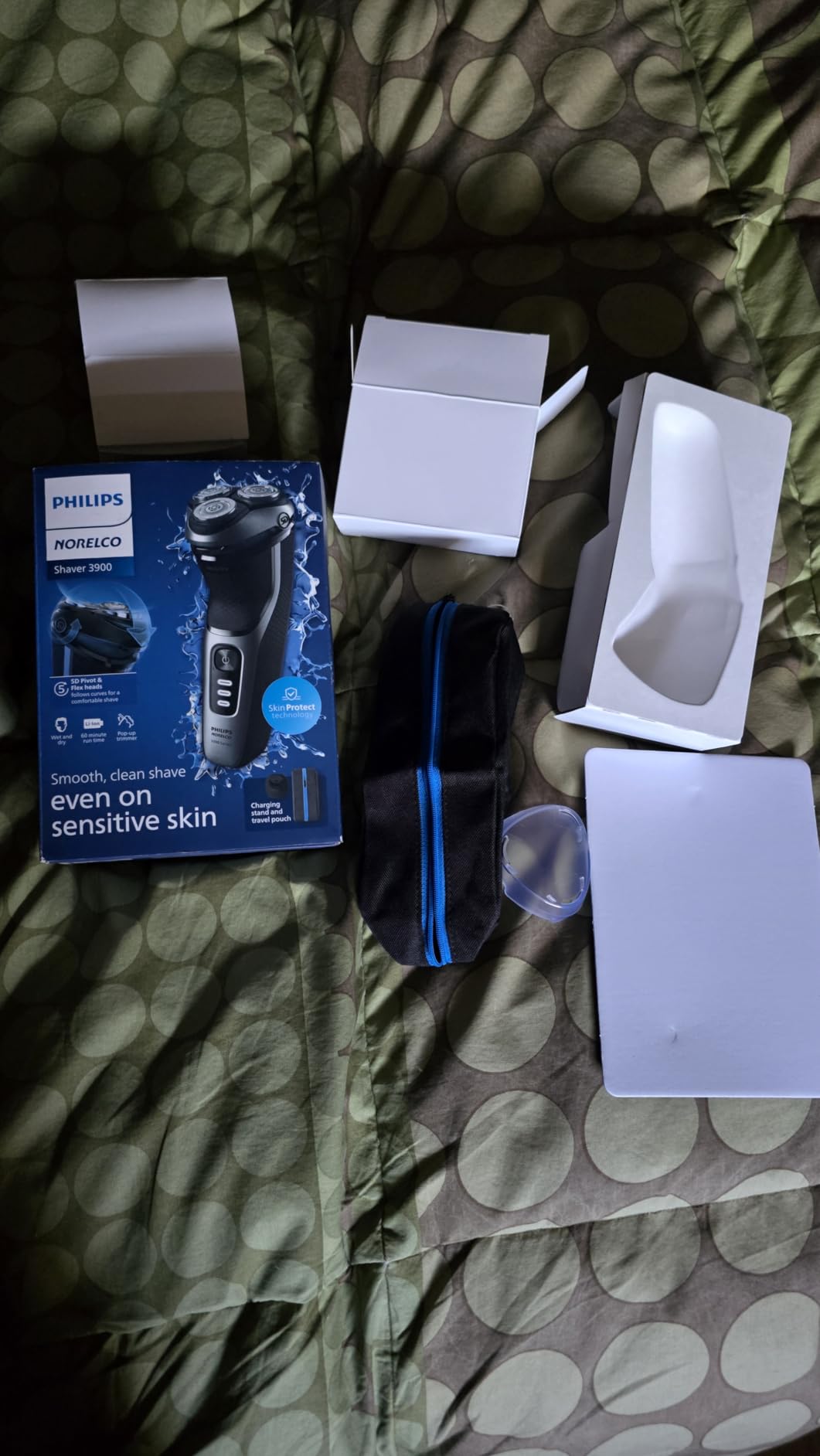 Philips Norelco 3900 Electric Shaver, Storm Blue customer photo 1