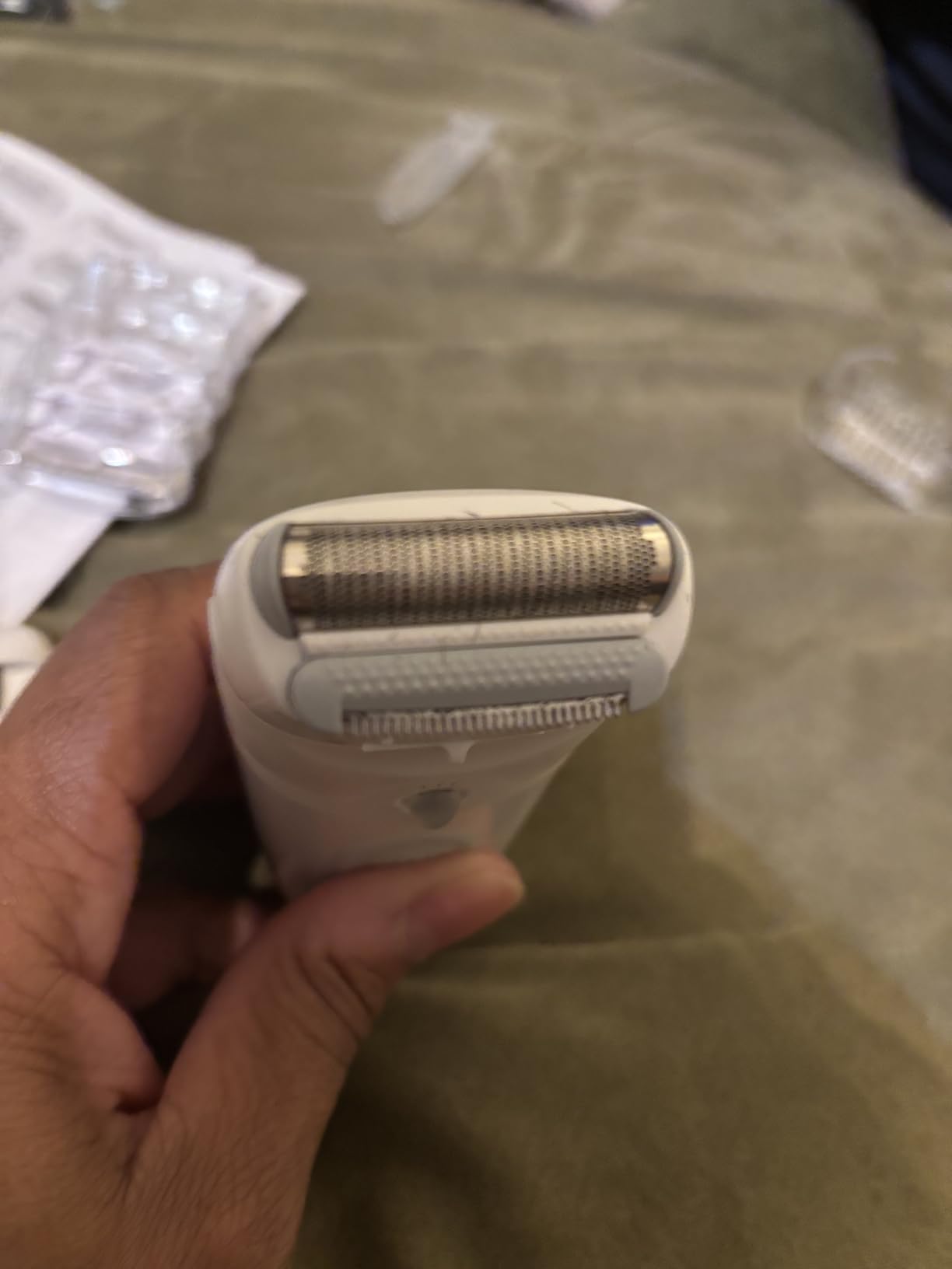 Braun Silk-épil 7 Epilator, Wet and Dry, Wide Head, Includes Venus Intimate Razor, Shaver Head and Trimmer Comb, SE7-141 customer photo 2