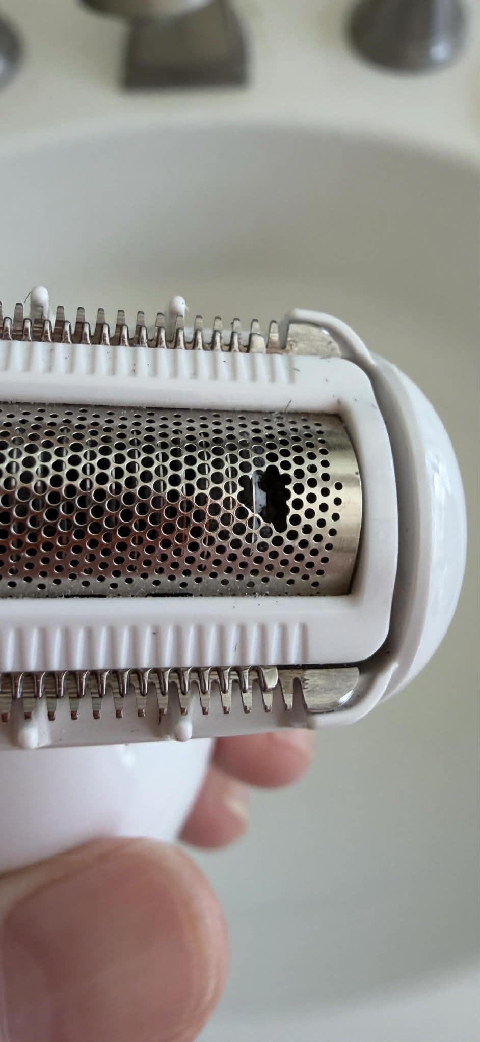 Braun Silk-épil 9 Epilator, Pivoting Head, Wet and Dry, Includes Body Trimmer, Shaver Head and Trimmer Comb, SES9-441 customer photo 2