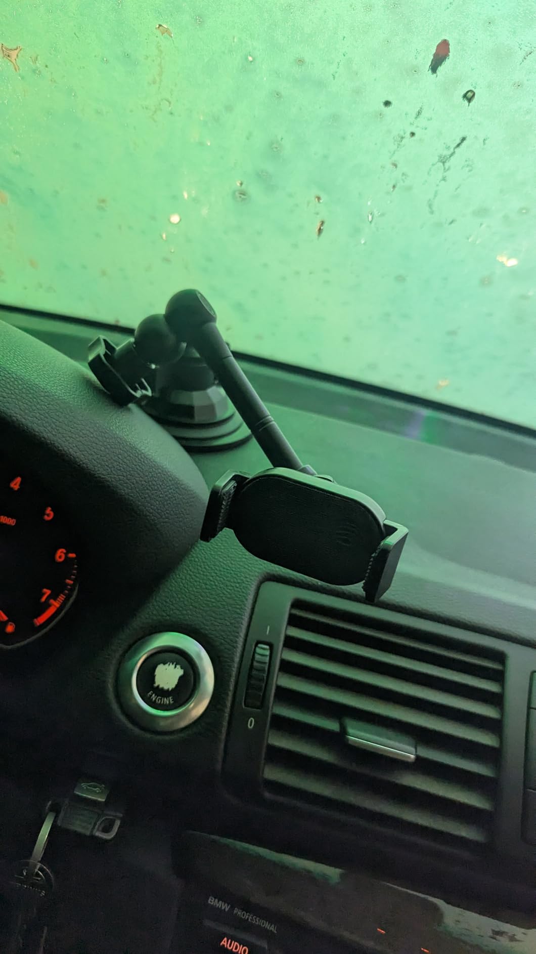 Metal Tablet Mount - Heavy Duty [Super Suction Cup] Dashboard Windshield for Car/Semi Truck/Pickup/Van/SUV/Commercial Vehicle - 4.7-13