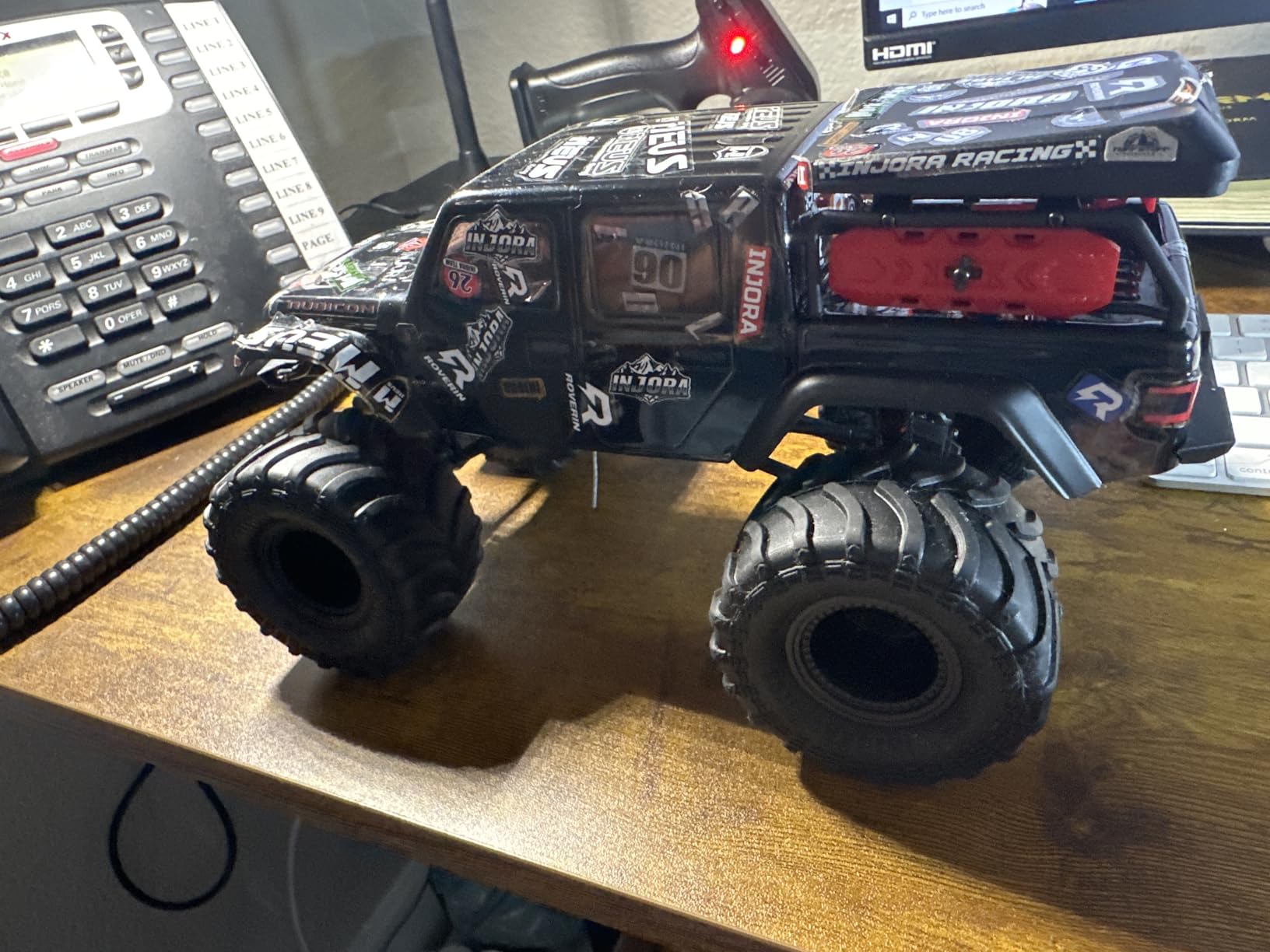 Axial SCX24 Jeep Gladiator RC Truck 4WD Rock Crawler Green AXI00005V2T3 customer photo 1