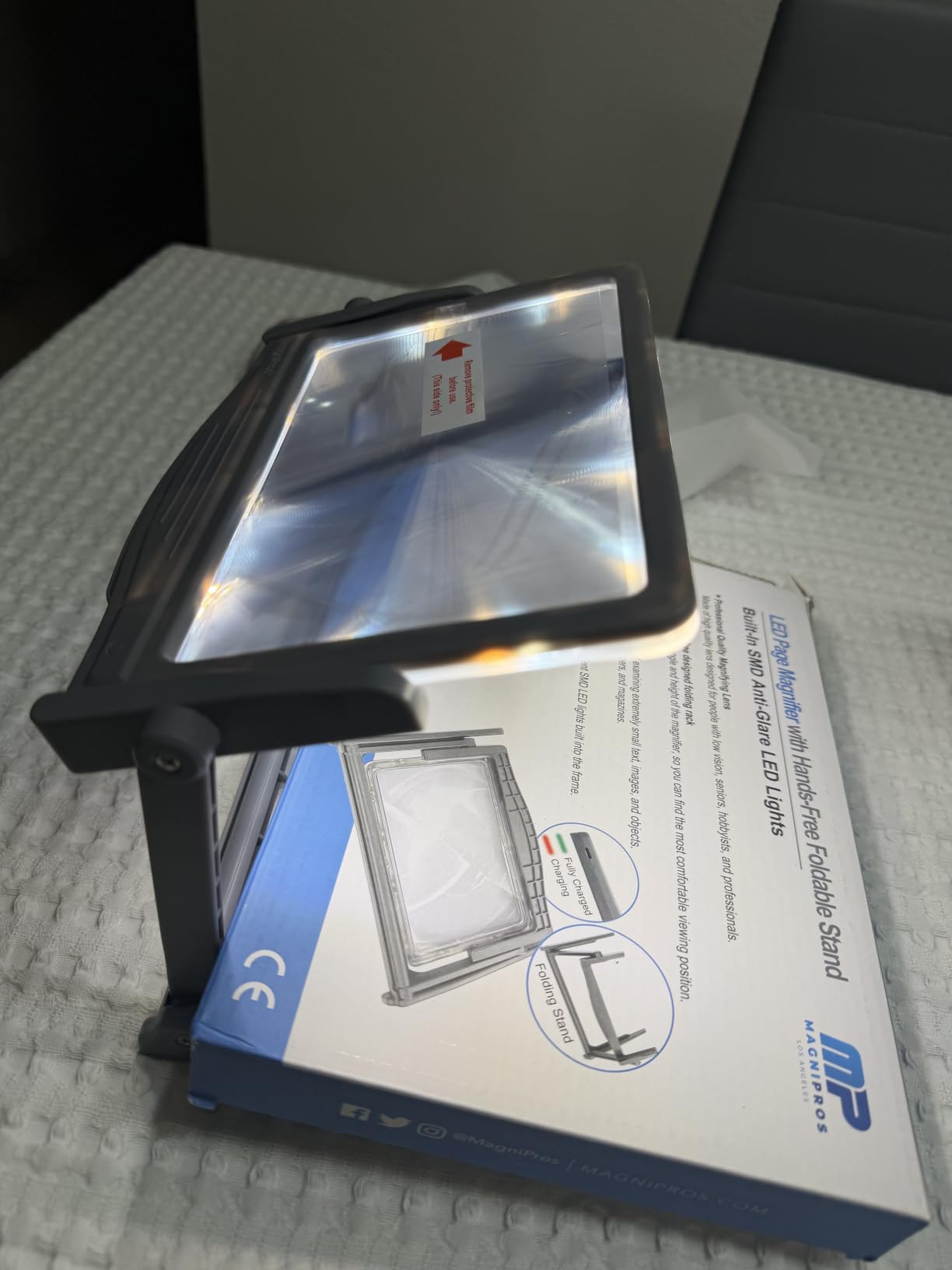 MAGNIPROS 5X LED Page Magnifying Glass, Detachable Stand, 3 Color Modes customer photo 1
