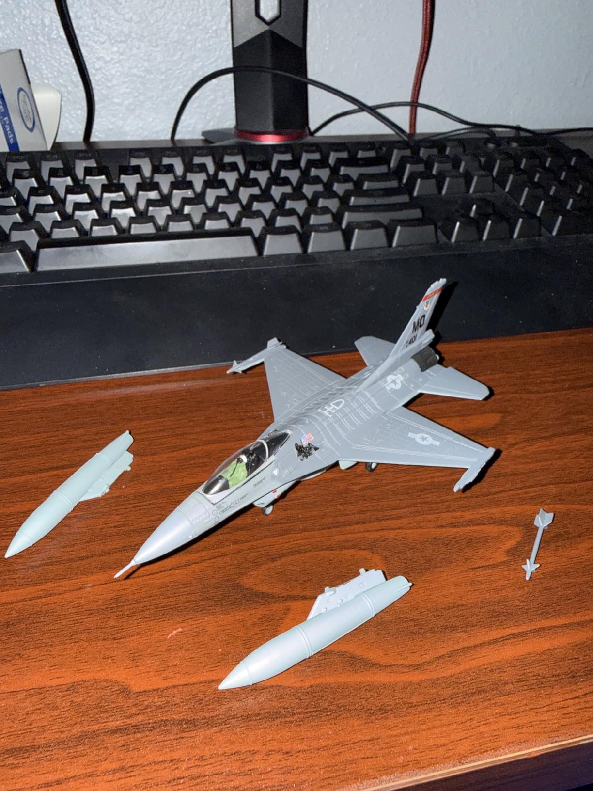 NUOTIE 1/72 Scale F-16D Block Multirole Fighter Airplane Pre-Build Model customer photo 2