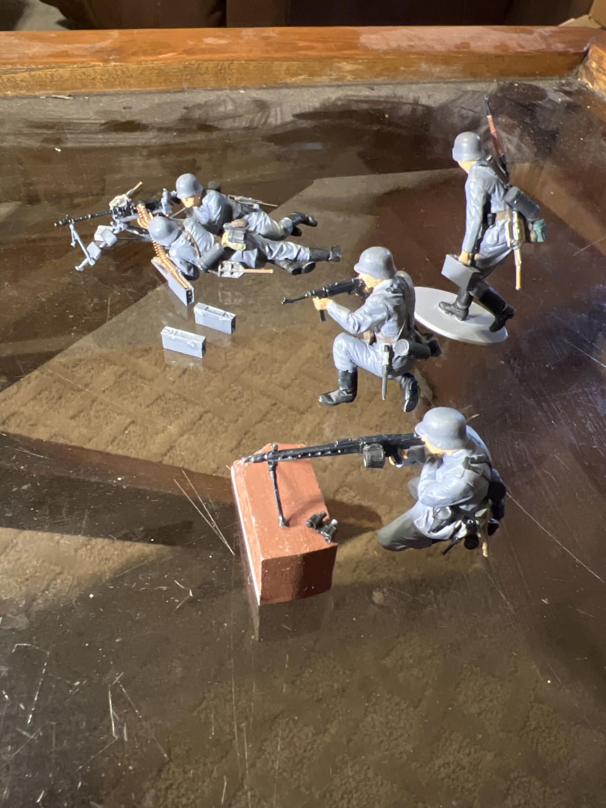 Tamiya 35386 1:35 Figure Set German MG Troops (5) with WW2 Faithful Replica, Model Building, Plastic Kit, Crafts, Hobby, Gluing, Model Kit, Assembly, Unpainted customer photo 1