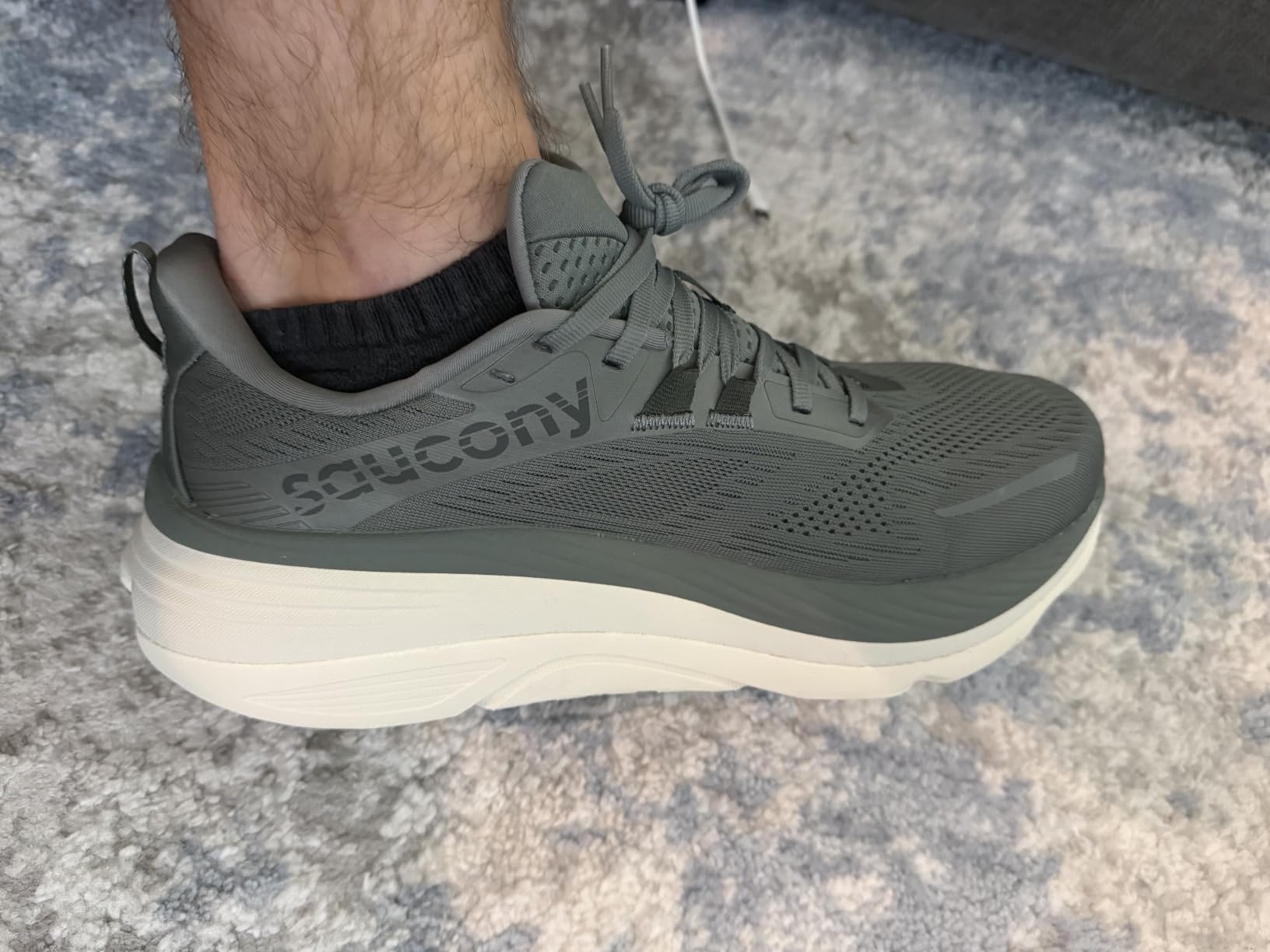 Saucony Men's Hurricane 24 Sneaker customer photo 2