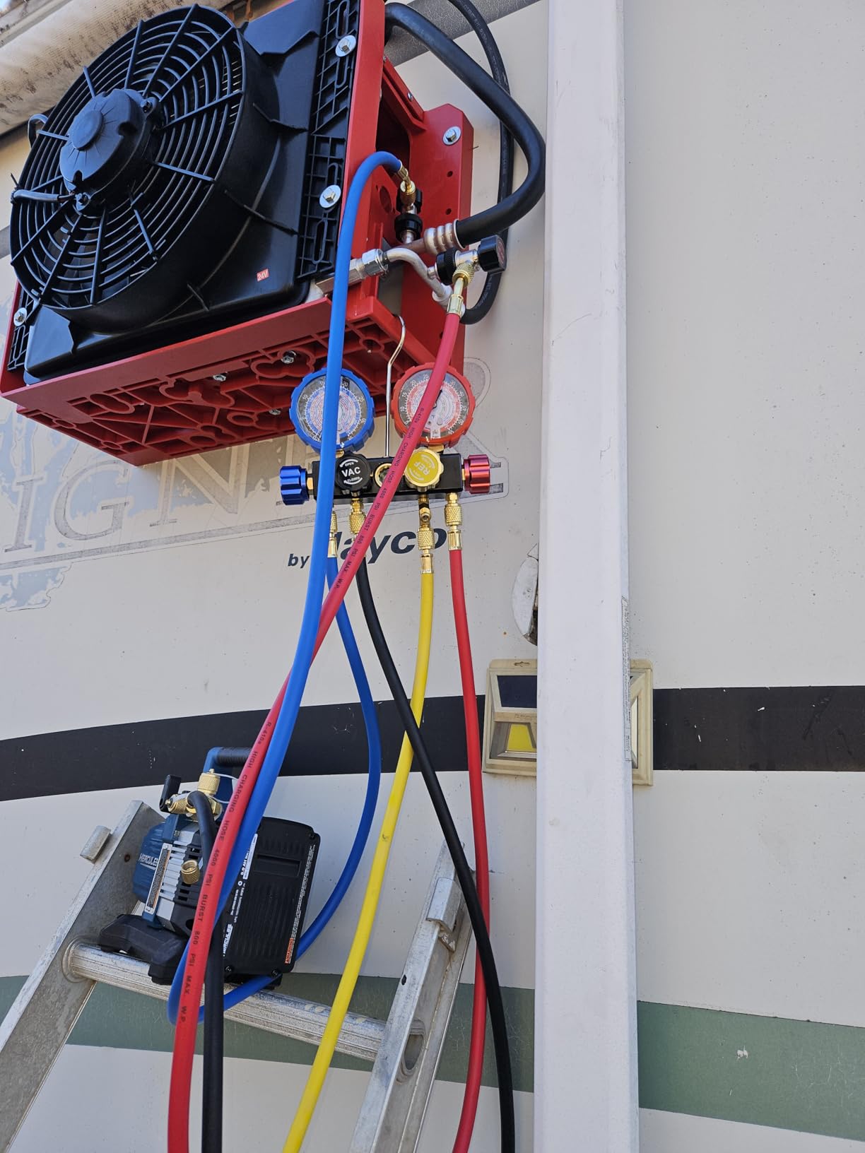 24V RV air conditioner,split type 13000btu truck air conditioner, suitable for camping vehicles, trucks, RVs, trailers, excavators, vans and other 24V DC air conditioner (24, Volts (DC)) customer photo 1