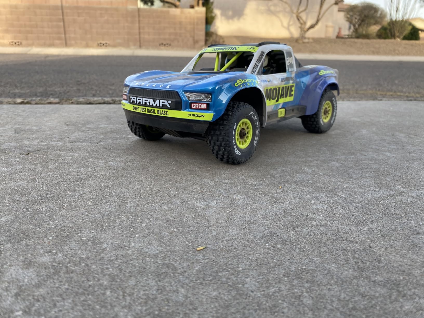 ARRMA Mojave GROM 4x4 SMART RC Desert Truck, RTR, Red/Black customer photo 2