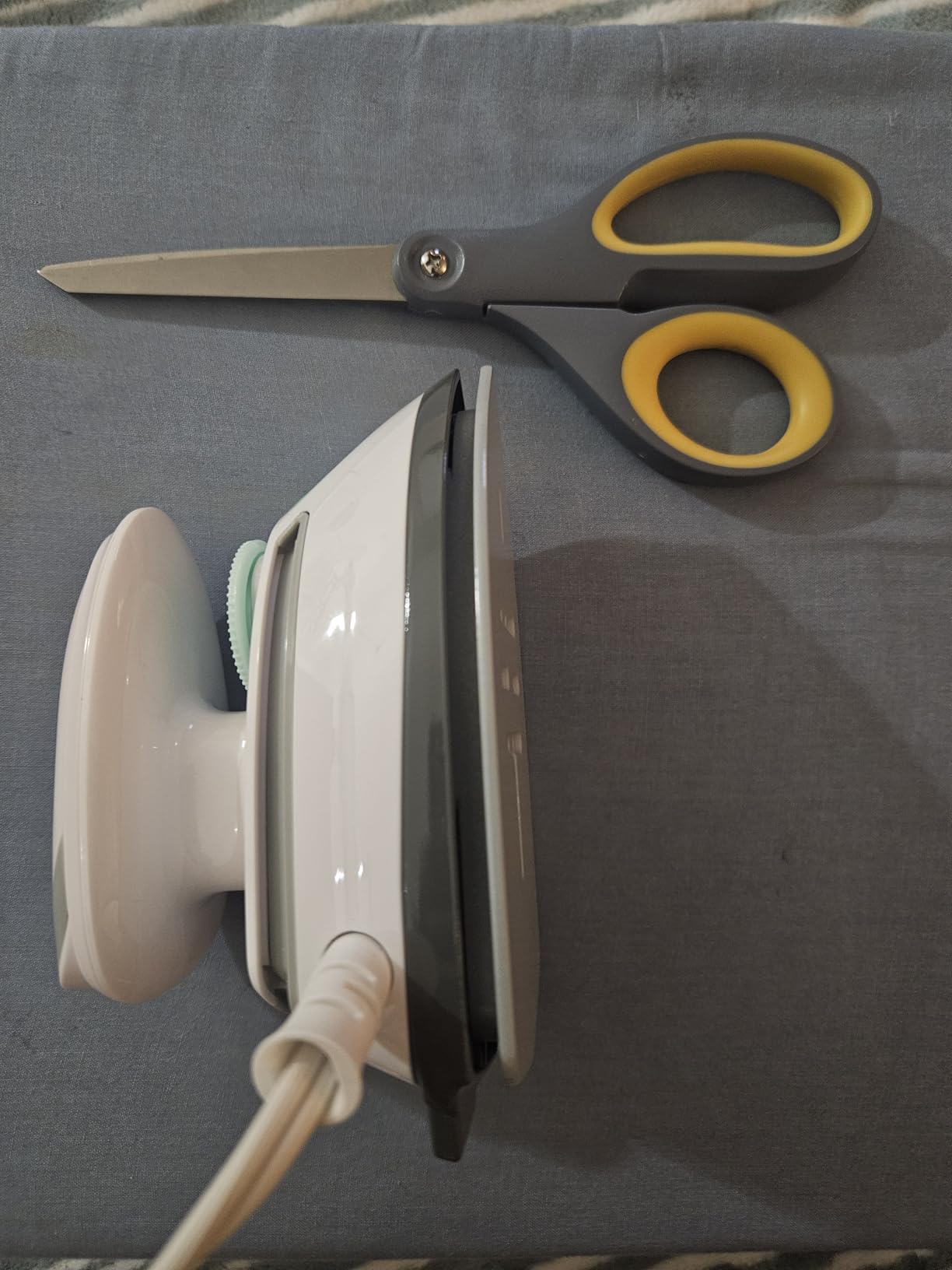 BEAUTURAL Mini Travel Steam Iron for Clothes with Dual Voltage, White | Non-Stick Soleplate and Cord Storage, Easy Temperature Control, Ideal for Sewing, Quilting and Handcraft customer photo 1