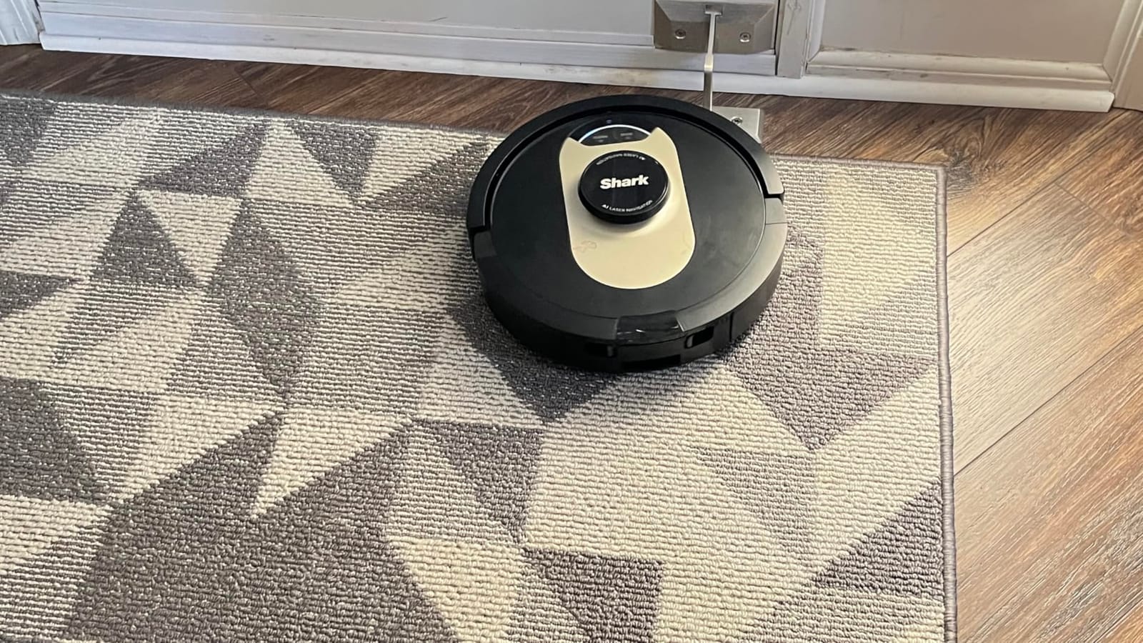 Shark PowerDetect 2-in-1 Robot Vacuum & Mop, White, AV2800ZE customer photo 2