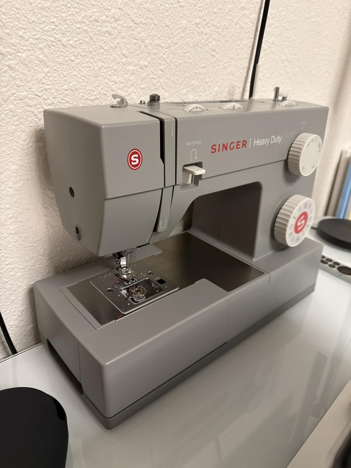 SINGER 4432 Sterling High Speed Heavy Duty Sewing Machine + Accessory Kit | 32 stitches deliver 110 applications, 50% more power for thick fabrics, 1100 per minute capacity, 1-step buttonhole design customer photo 2